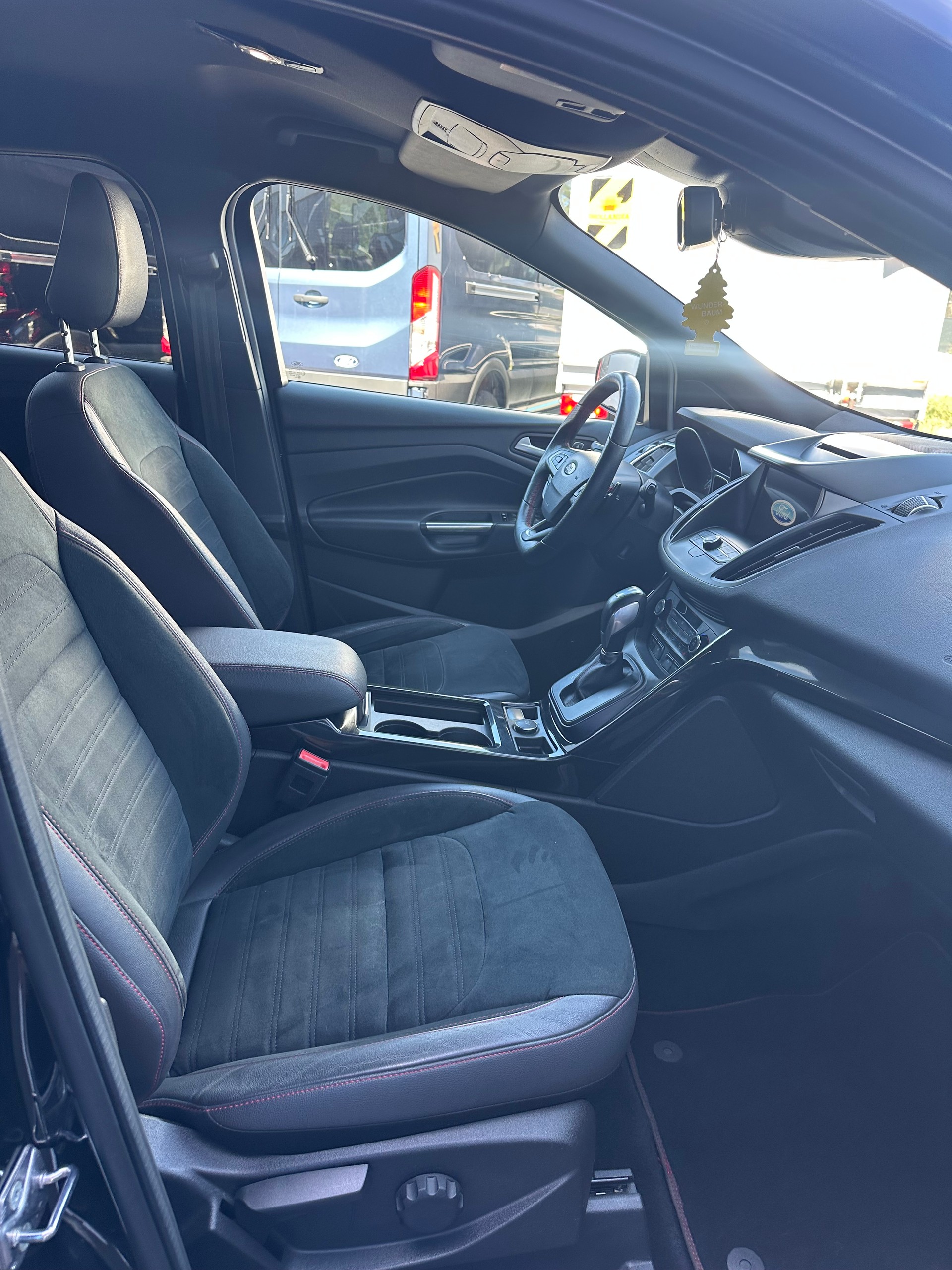 FORD Kuga 2.0 TDCi 150 ST-Line FPS-image-12