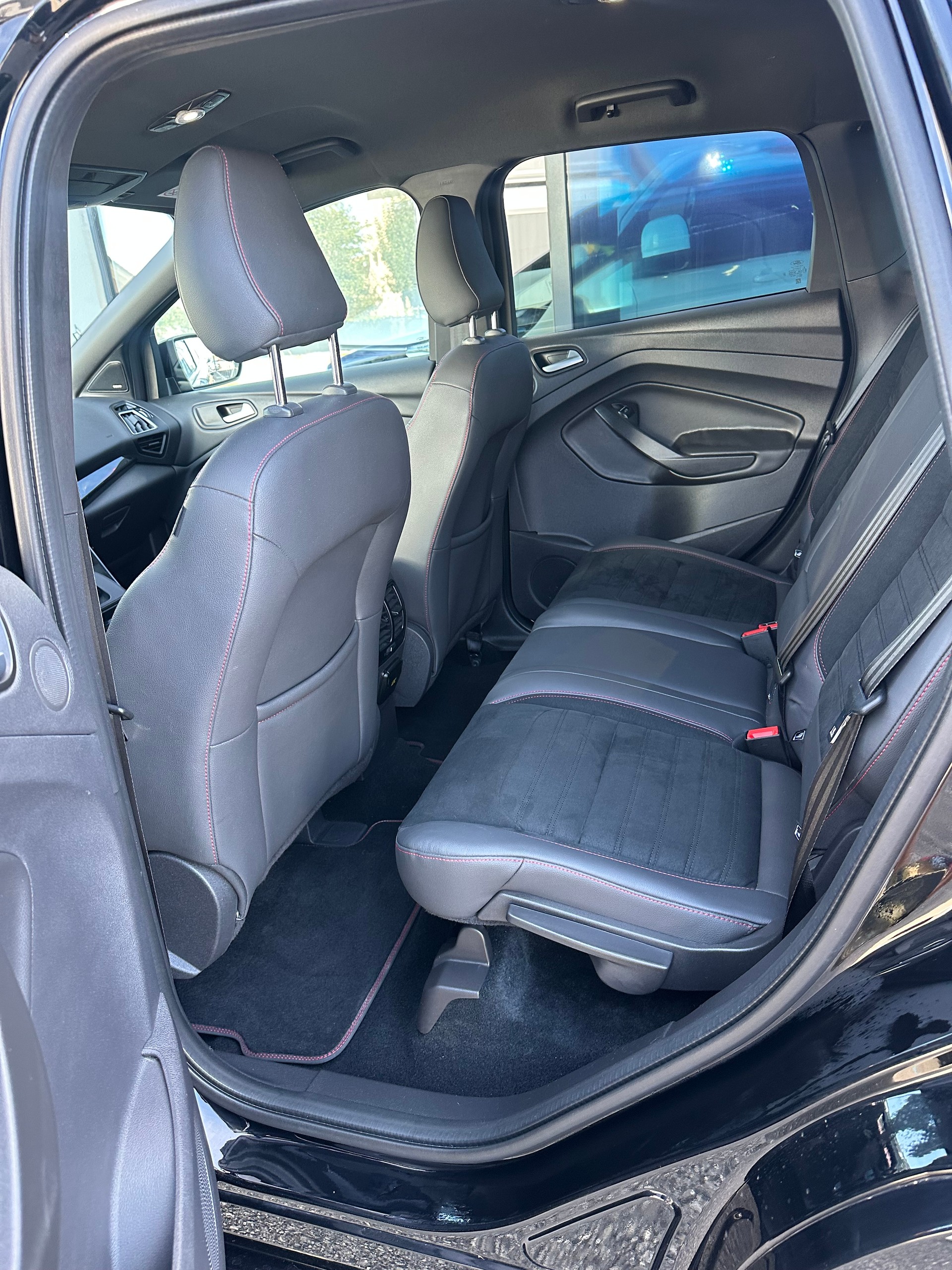 FORD Kuga 2.0 TDCi 150 ST-Line FPS-image-11