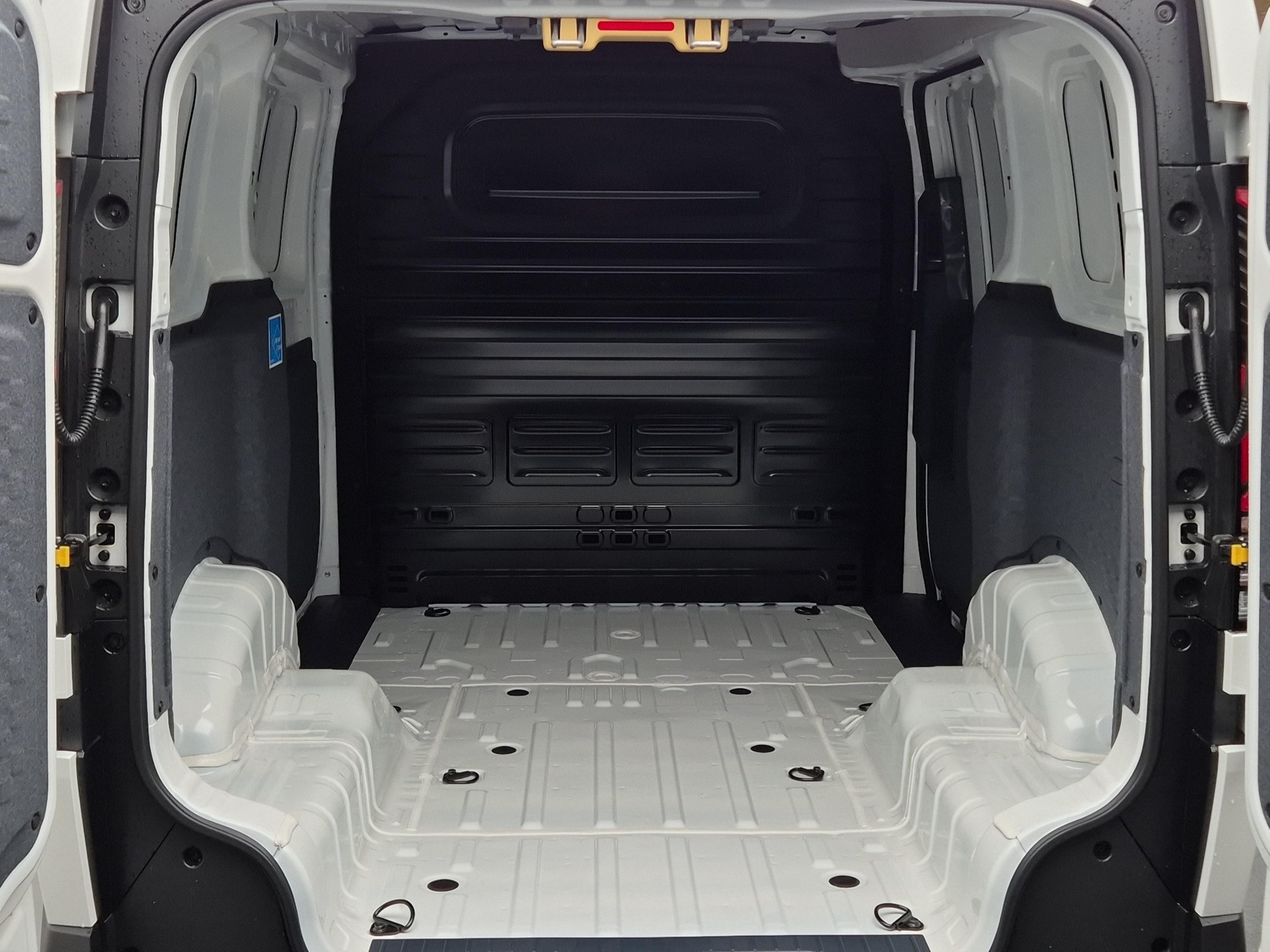 KIA PV5 Cargo 51.5 kWh Essential-image-14