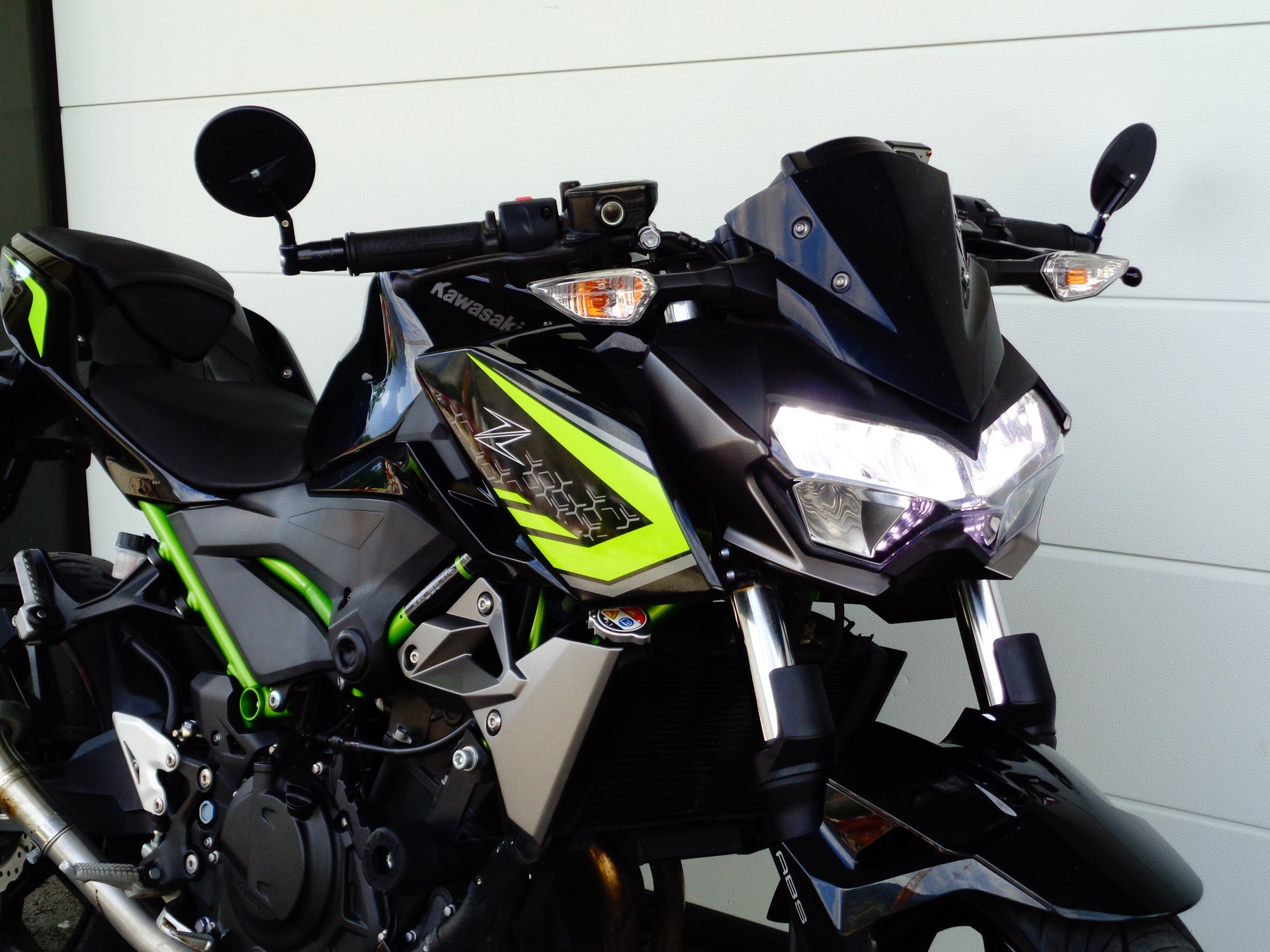 KAWASAKI Z 400 ABS-showroom-element-1