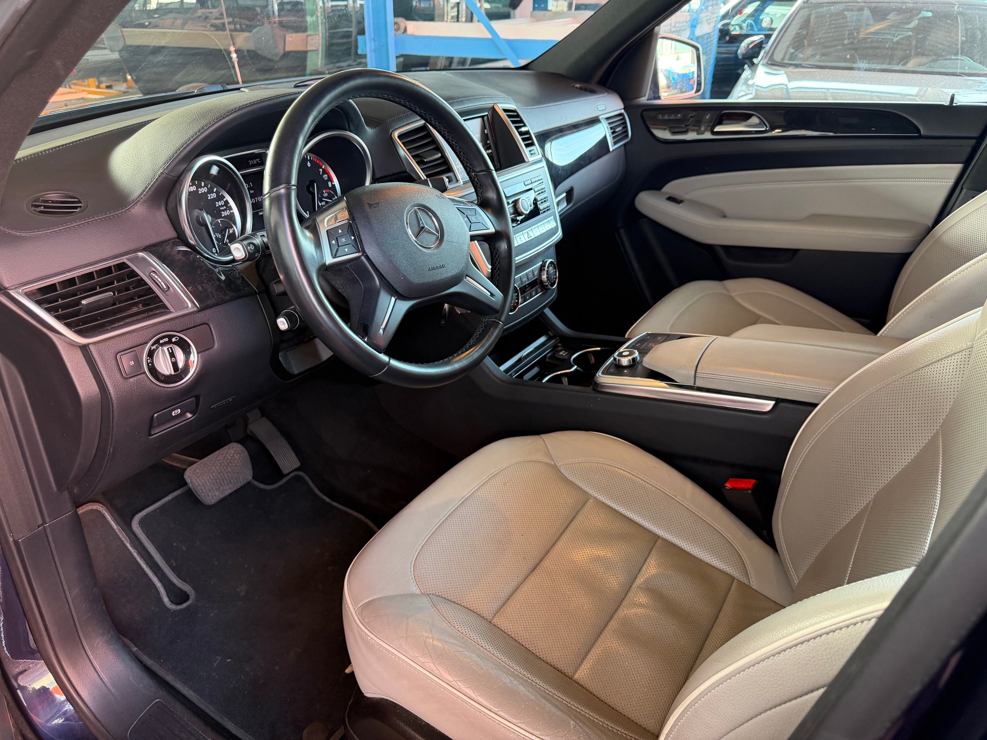 MERCEDES-BENZ ML 350 BlueEfficiency Edition 4Matic 7G-Tronic-image-10