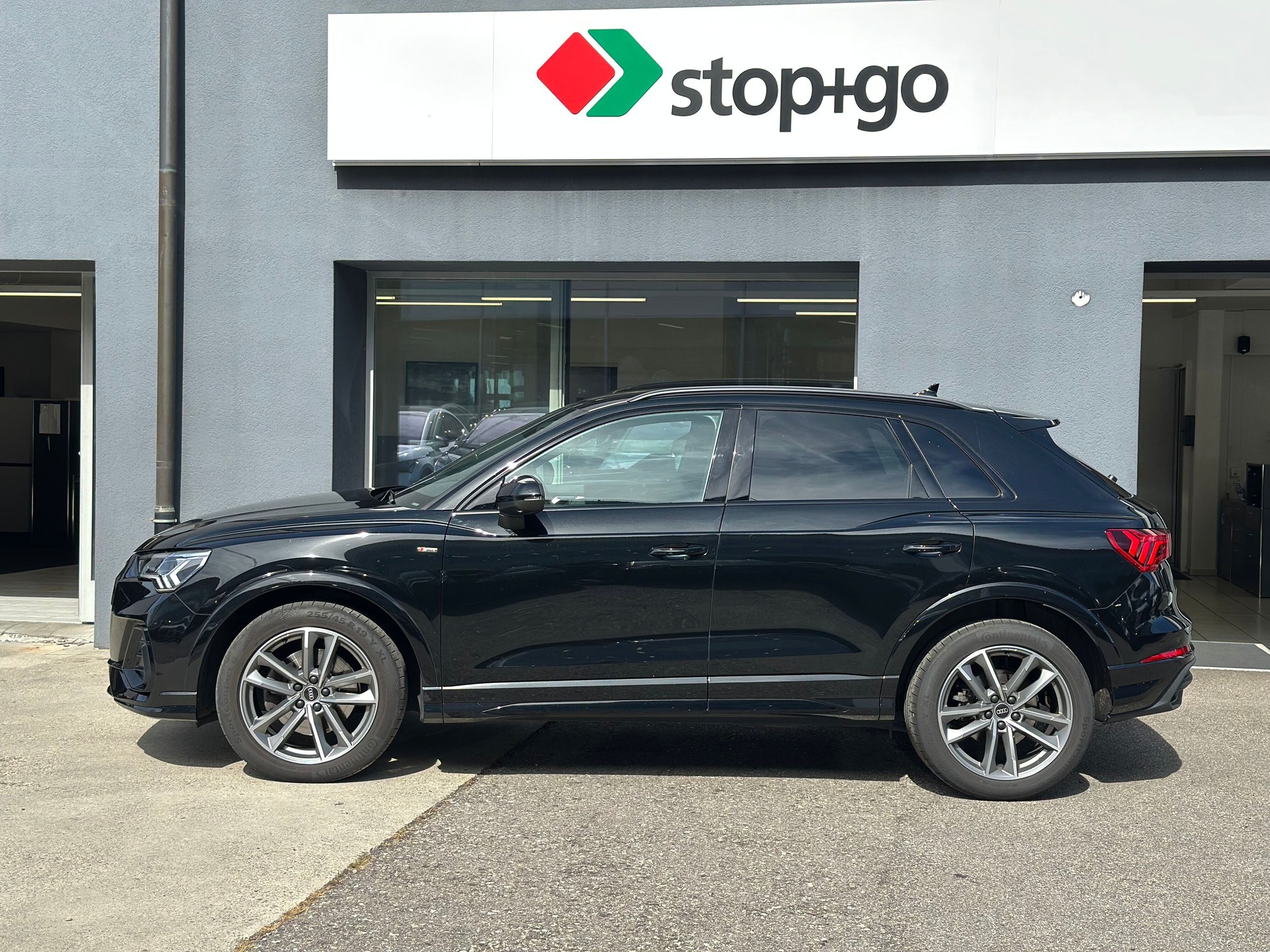 AUDI Q3 Sportback 40 TDI S line quattro S-tronic-image-2