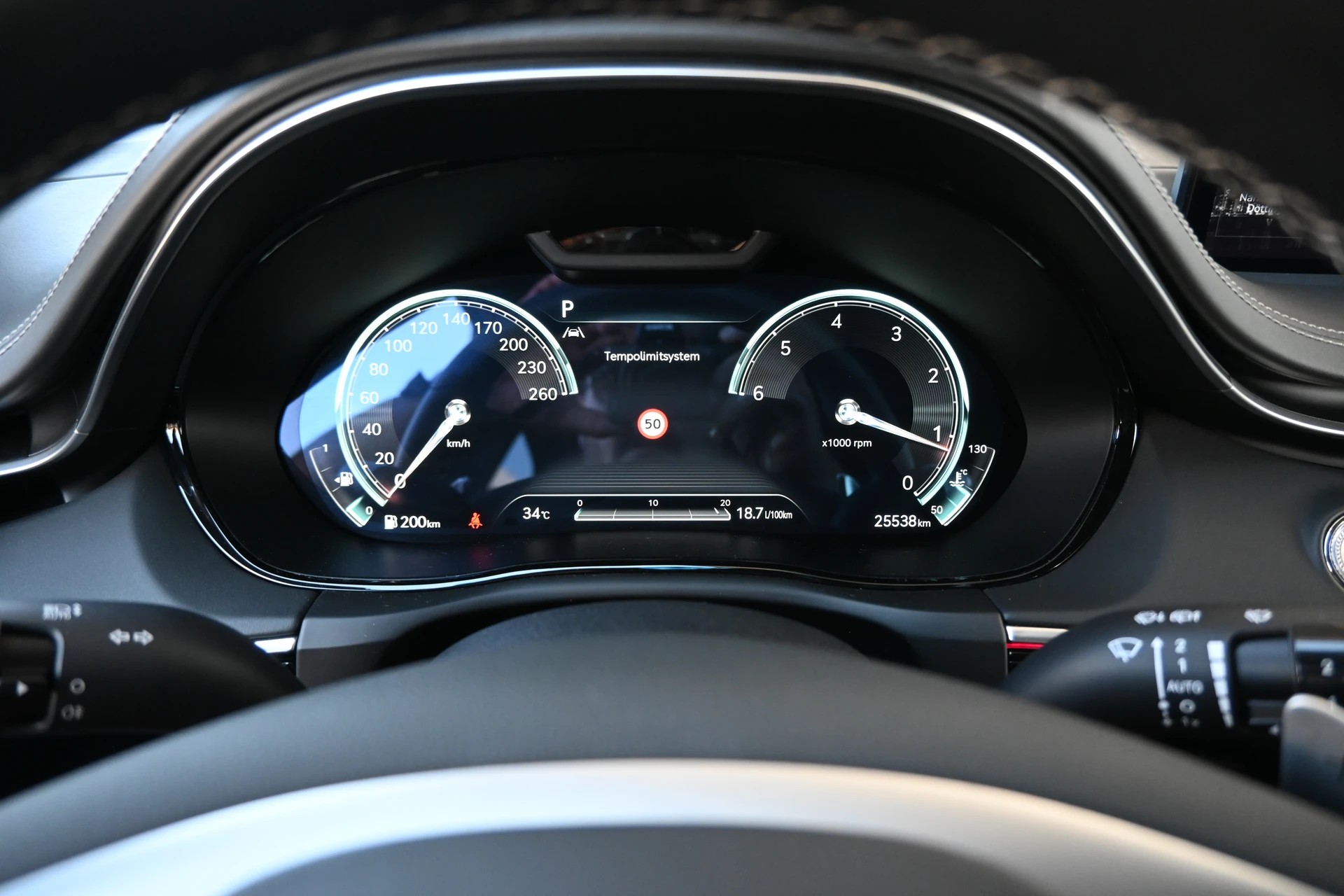 GENESIS GV70 2.2 CRDI Luxury Black Edition AT8 AWD 4X4 + Voll-Ausstattung-image-14