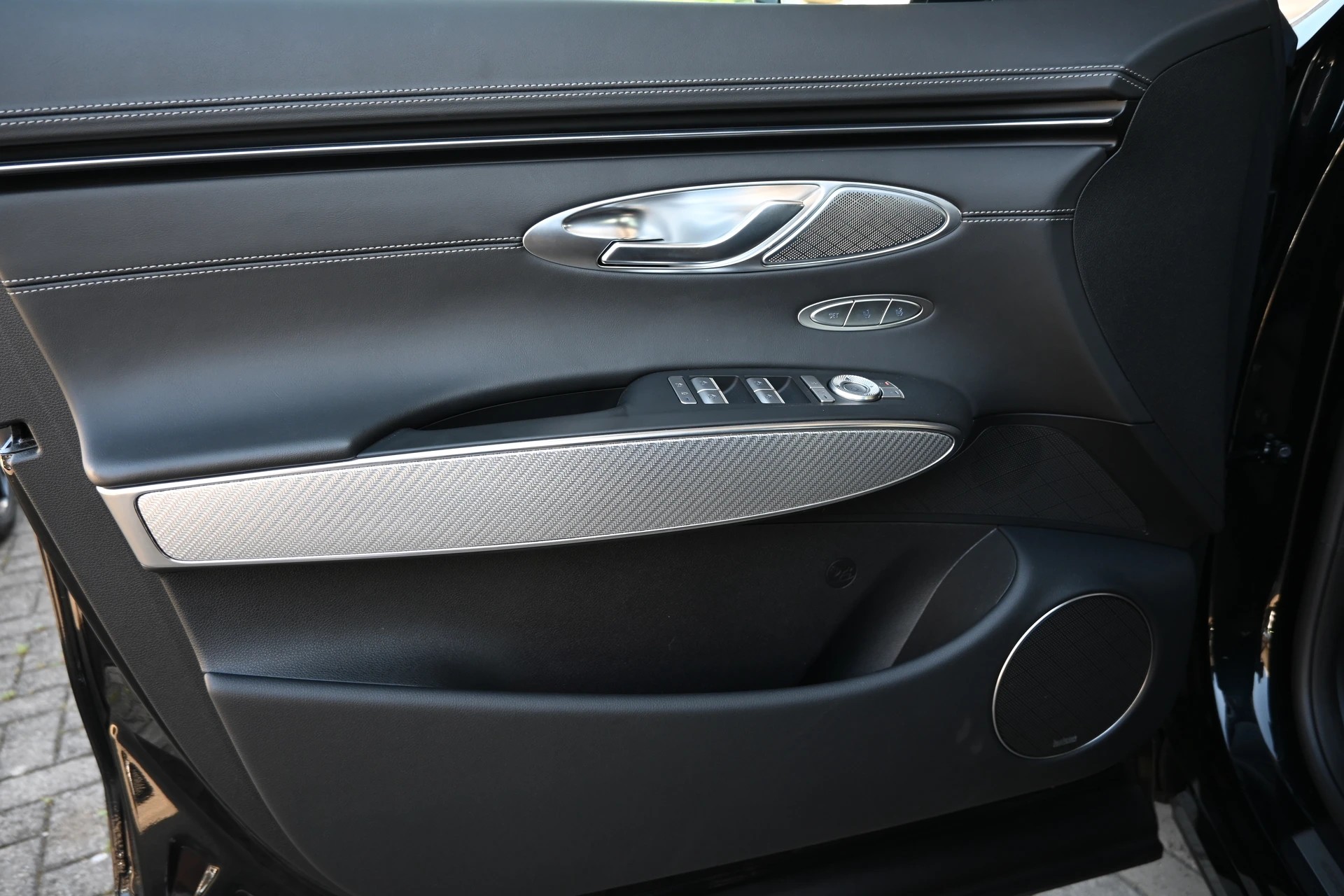 GENESIS GV70 2.2 CRDI Luxury Black Edition AT8 AWD 4X4 + Voll-Ausstattung-image-16