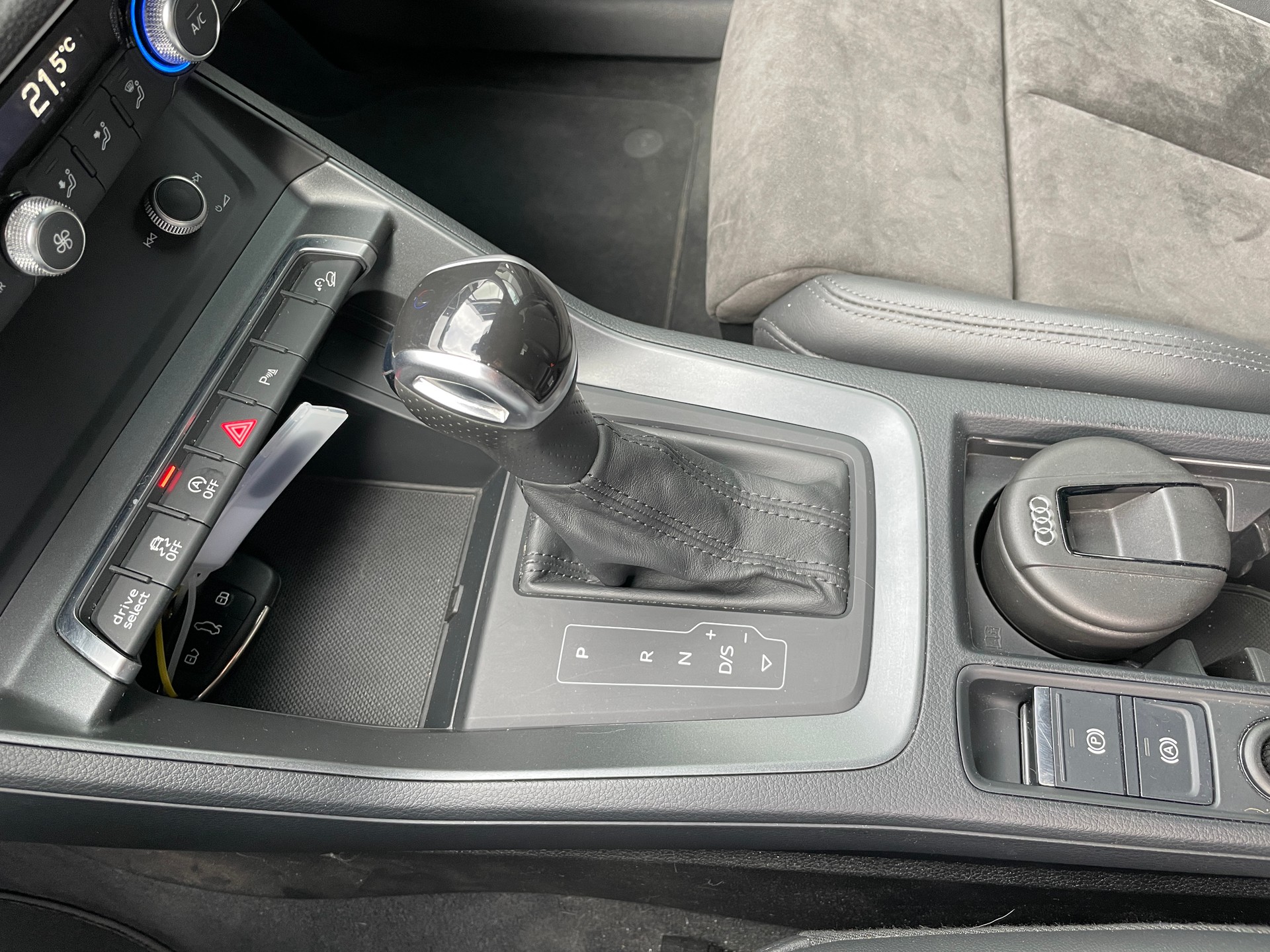 AUDI RS Q3 2.5 TFSI quattro S tronic-image-21