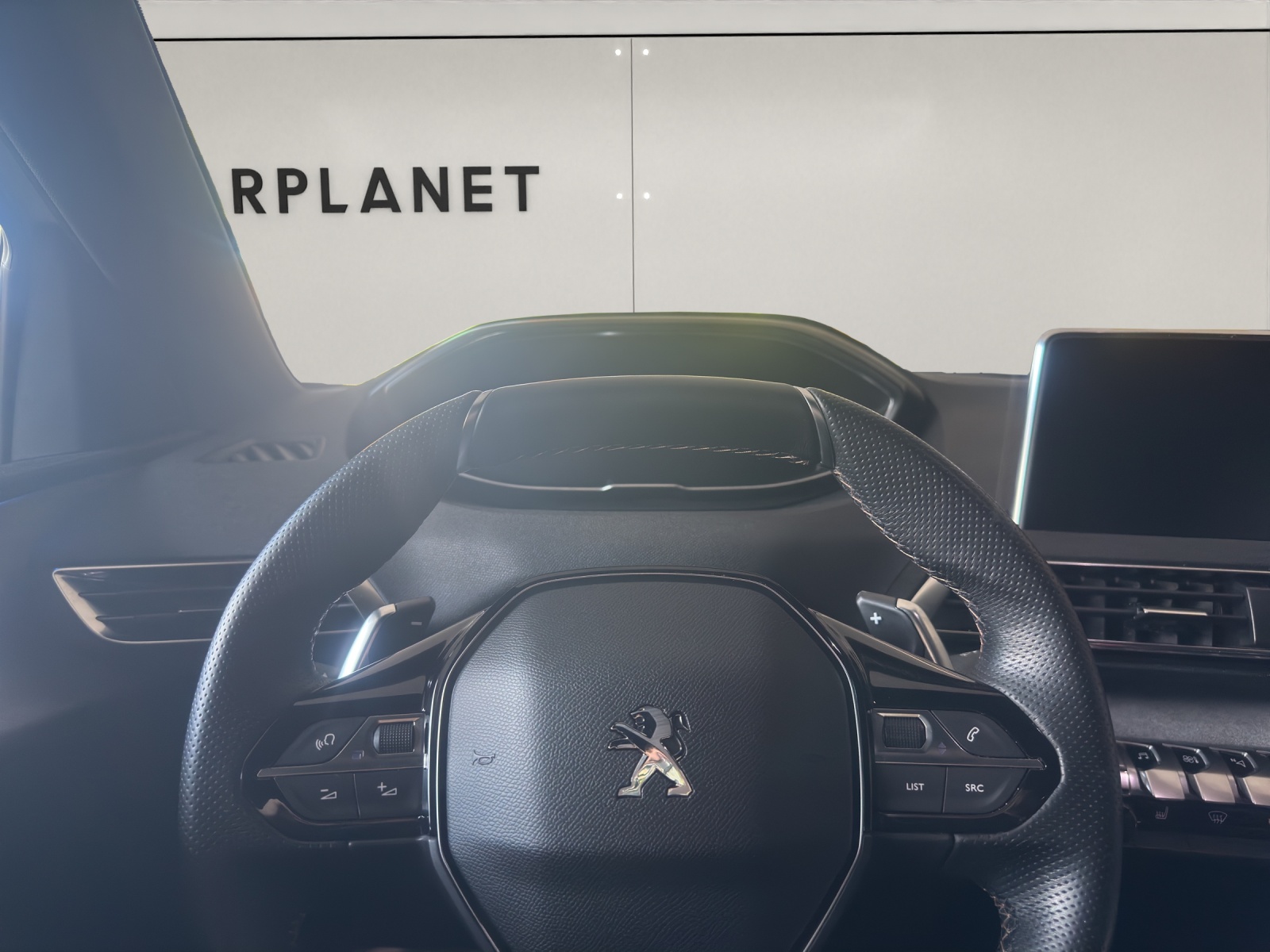 PEUGEOT 3008 1.6 Plug-in 300 PS Hybrid4 GT AWD-image-8