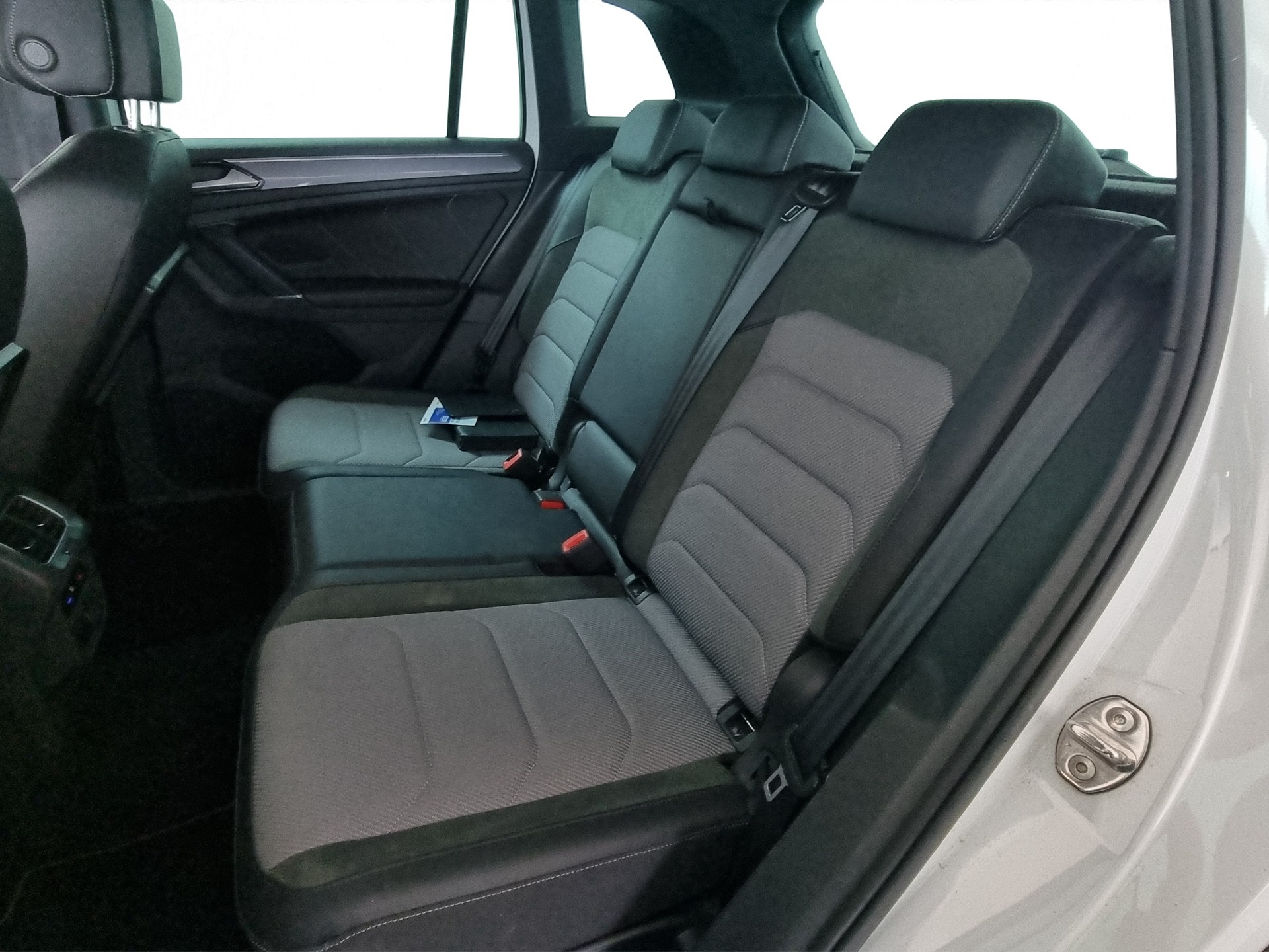 VW Tiguan 2.0 R-Line 4Motion DSG-image-6