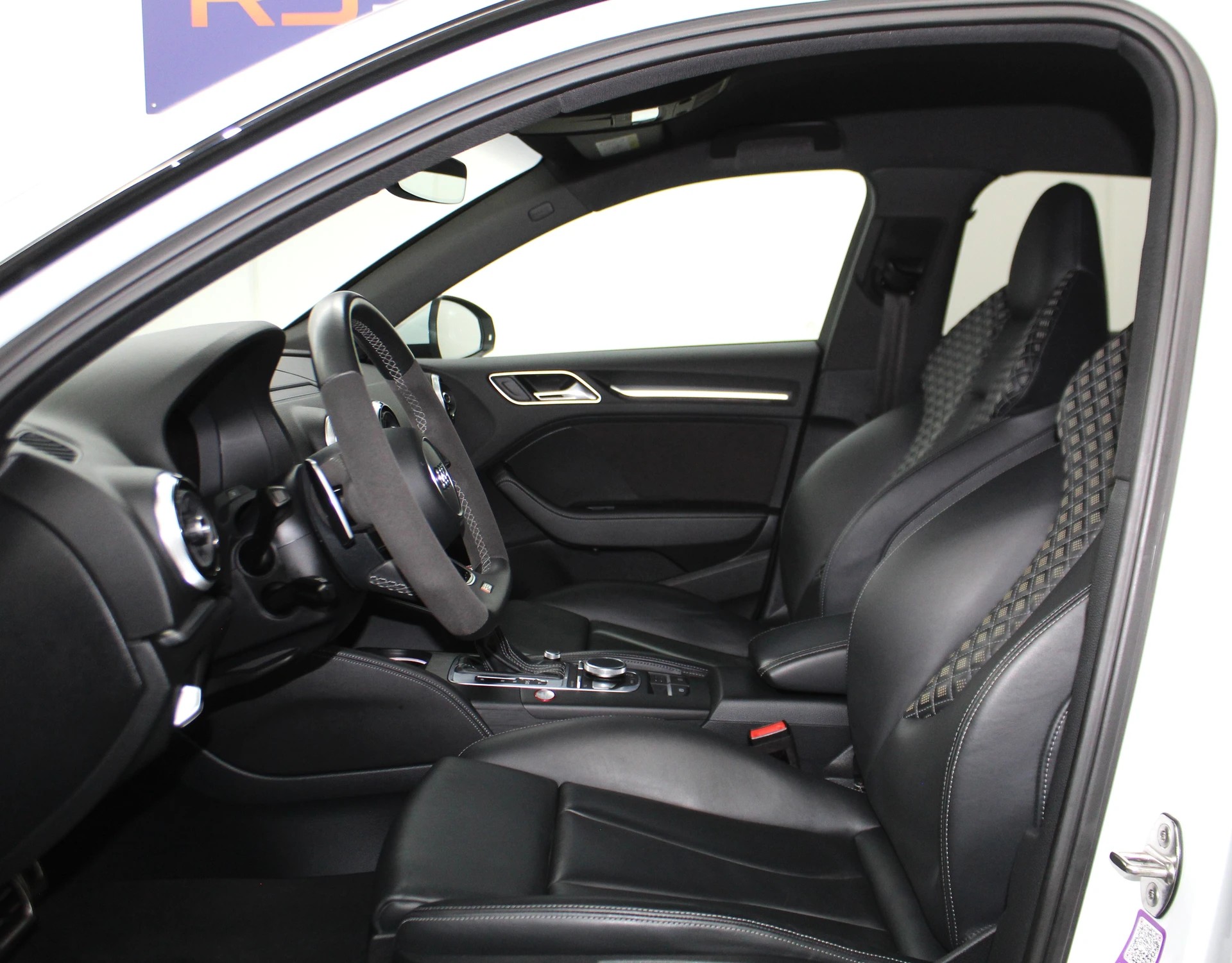 AUDI RS3 Sportback 2.5 TSI quattro S-tronic Optikpaket schwarz / ohne OPF / MAGIC-SOUND/ CH-Fahrzeug-image-7