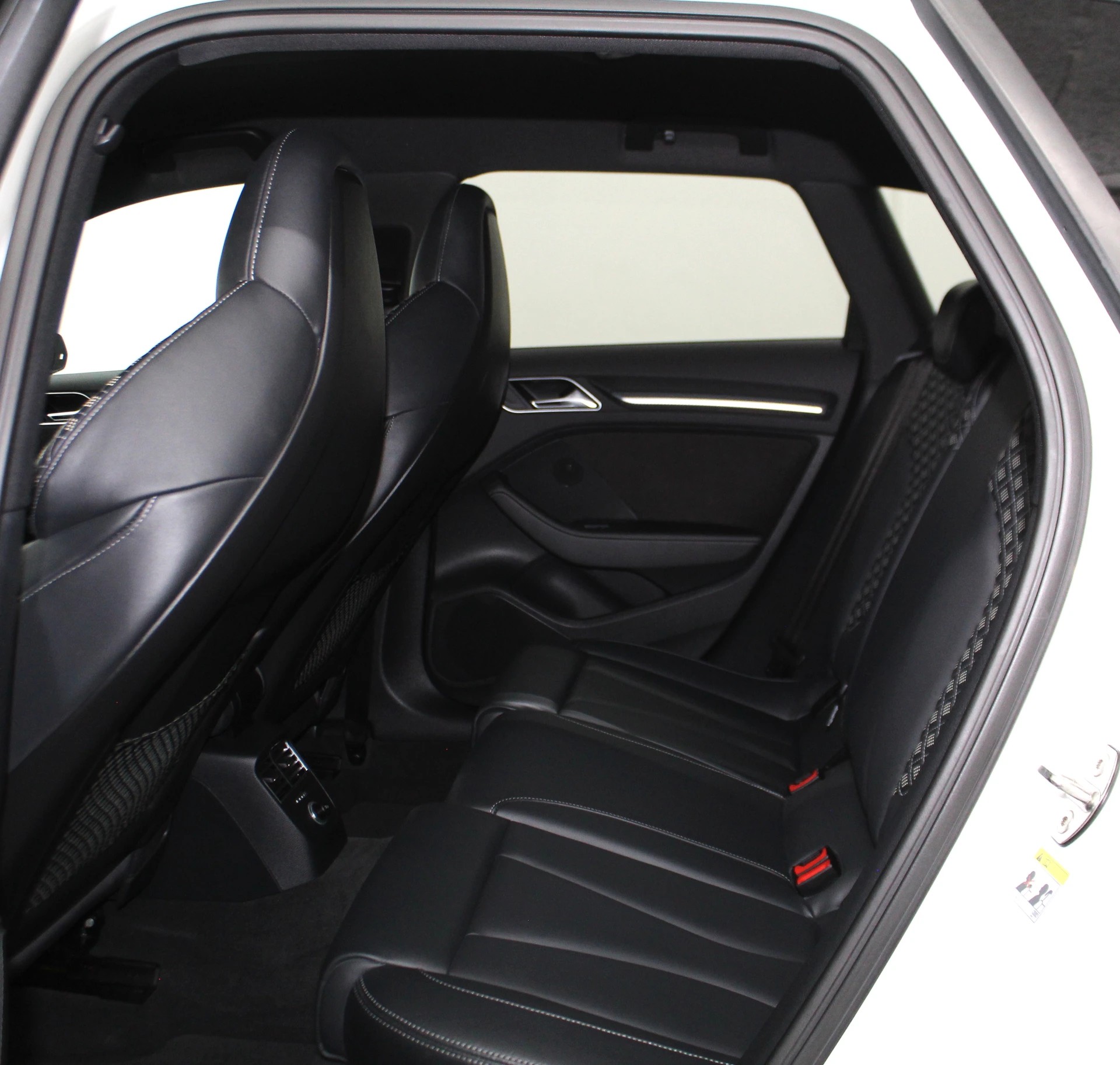 AUDI RS3 Sportback 2.5 TSI quattro S-tronic Optikpaket schwarz / ohne OPF / MAGIC-SOUND/ CH-Fahrzeug-image-9