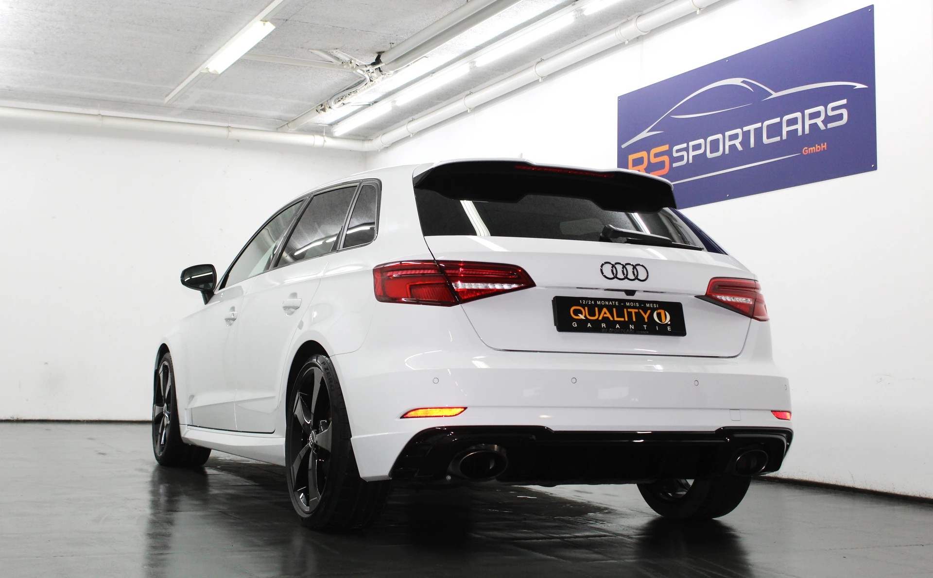 AUDI RS3 Sportback 2.5 TSI quattro S-tronic Optikpaket schwarz / ohne OPF / MAGIC-SOUND/ CH-Fahrzeug-image-4