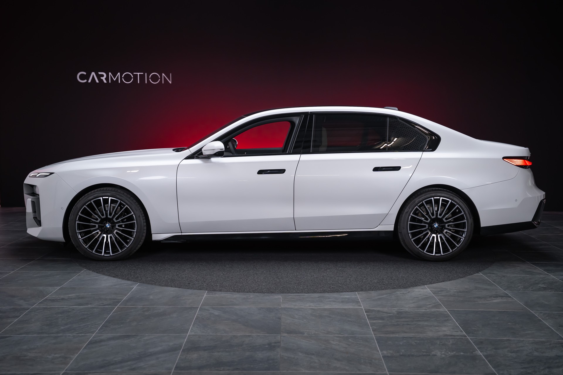 BMW 740d xDrive M Sport / Iconic Glow / Sky Lounge-image-10