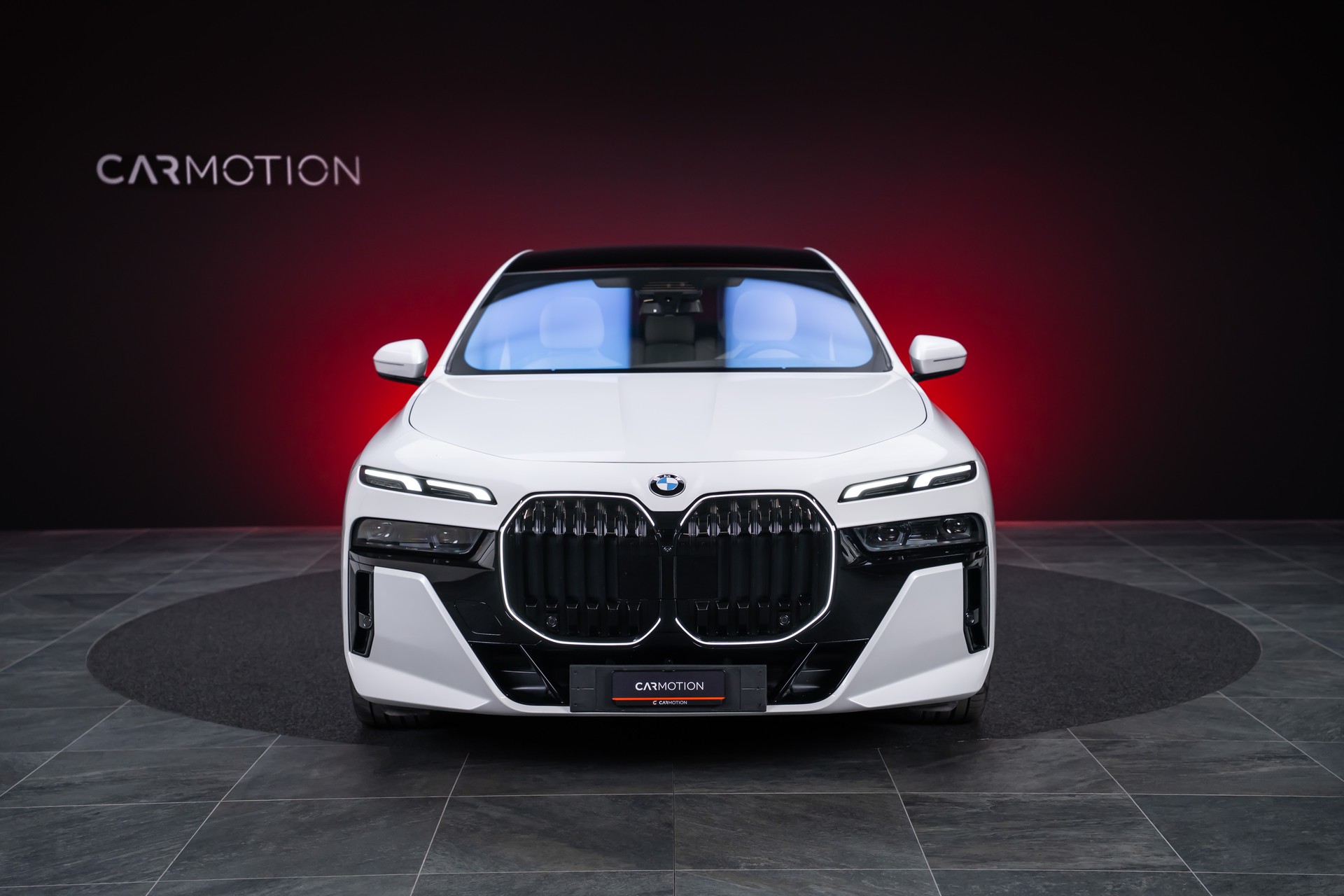 BMW 740d xDrive M Sport / Iconic Glow / Sky Lounge-showroom-element-1