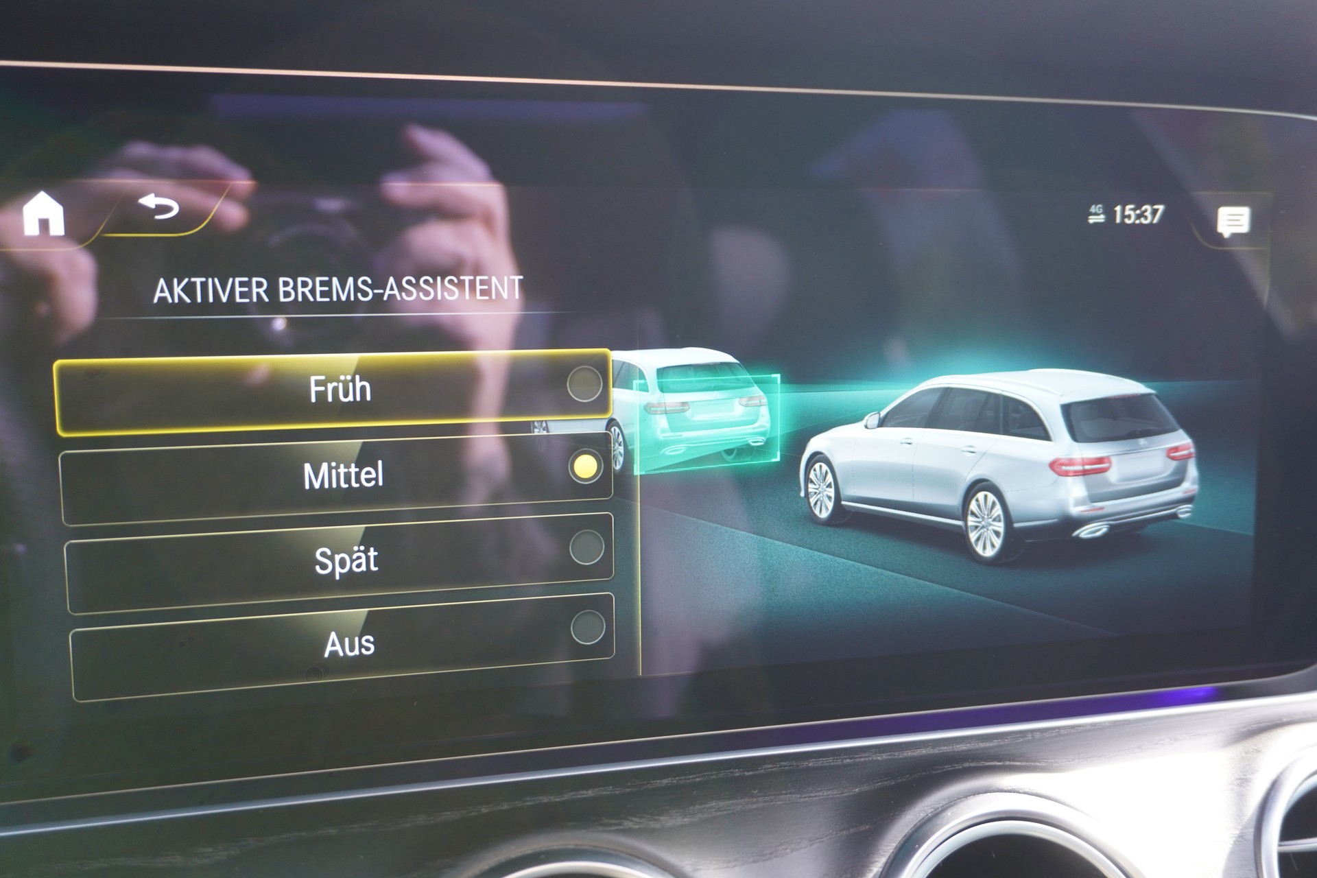MERCEDES-BENZ E 220 d T 4Matic AMG Line 9G-Tronic-image-47