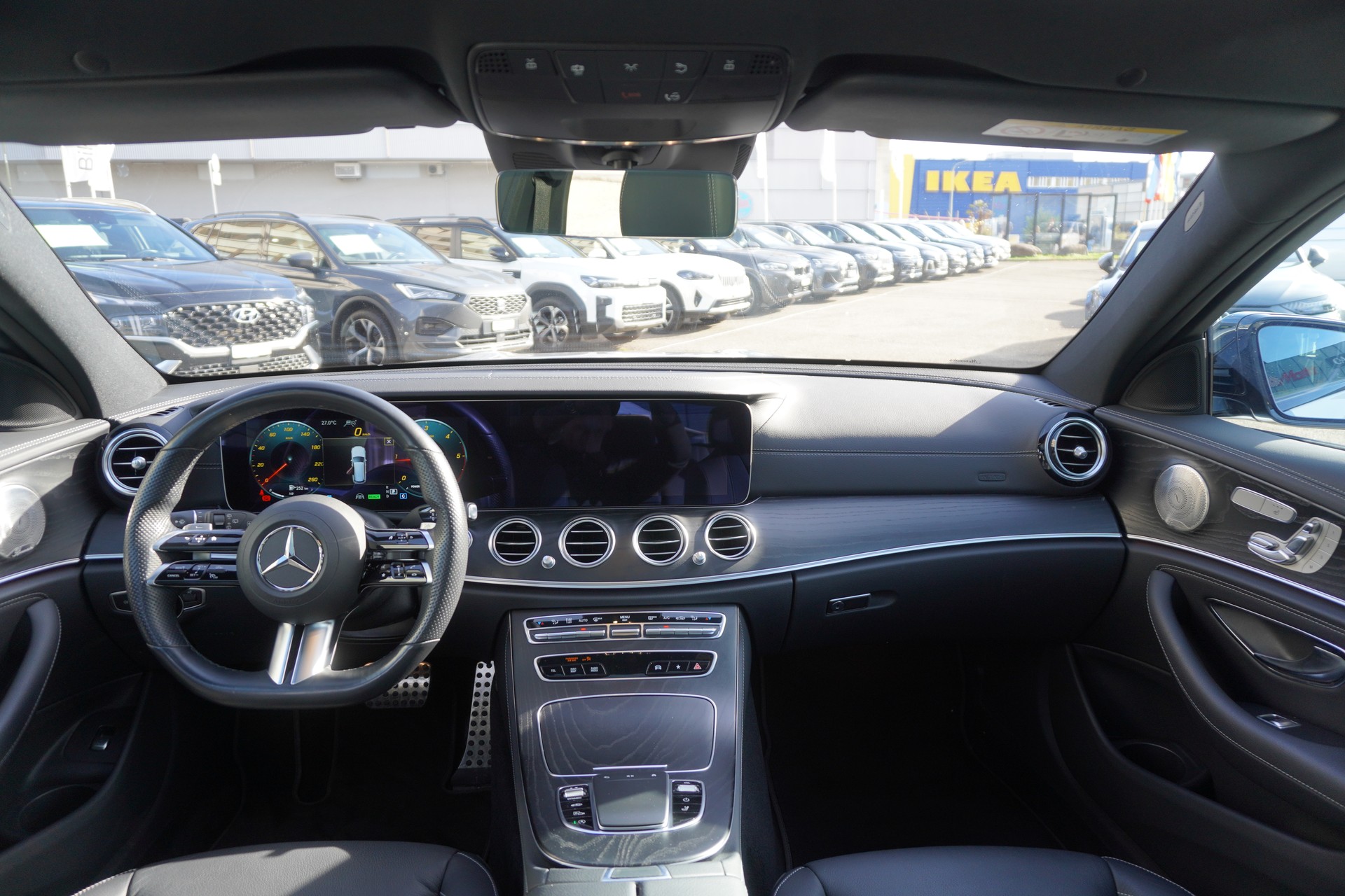 MERCEDES-BENZ E 220 d T 4Matic AMG Line 9G-Tronic-image-27