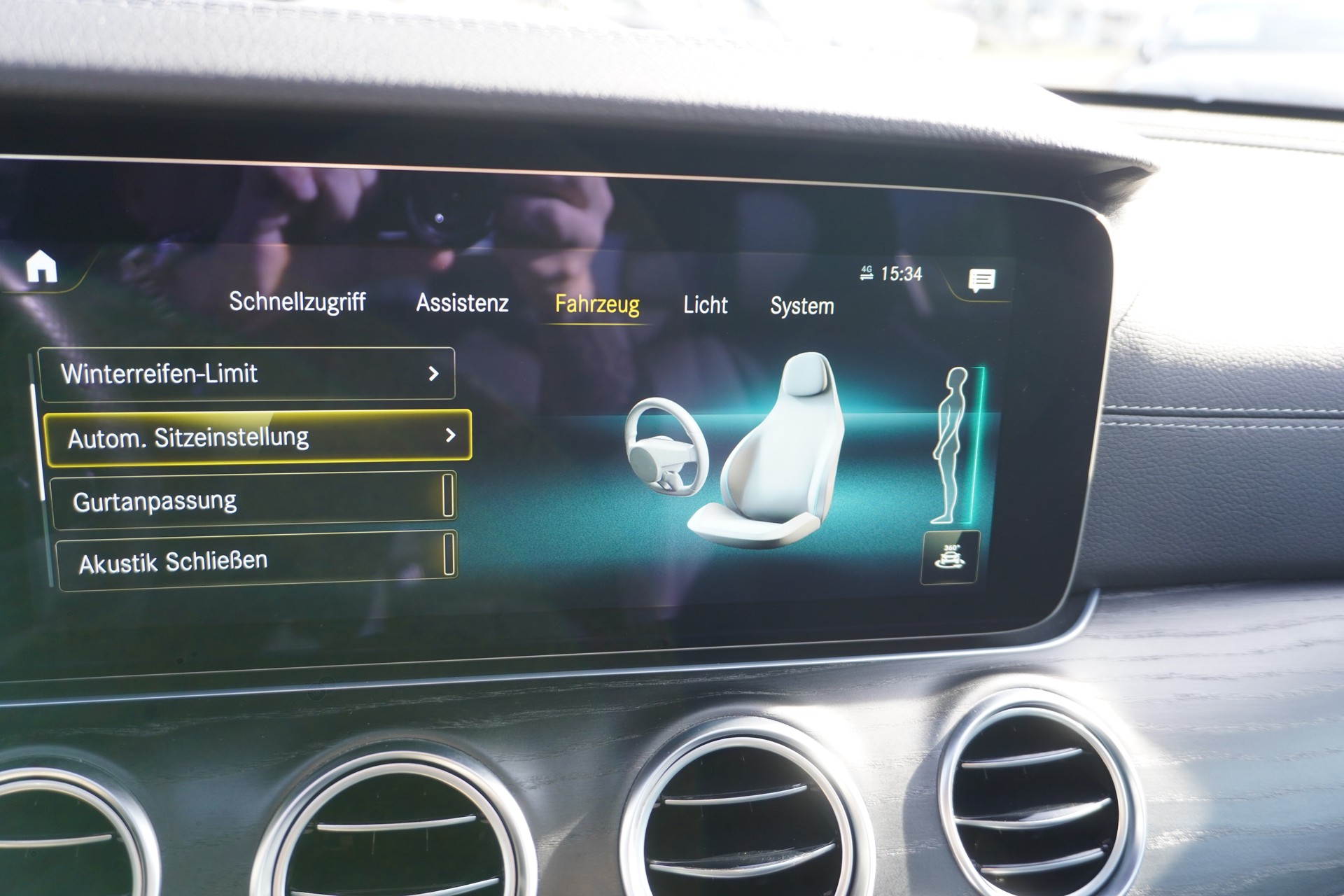 MERCEDES-BENZ E 220 d T 4Matic AMG Line 9G-Tronic-image-41