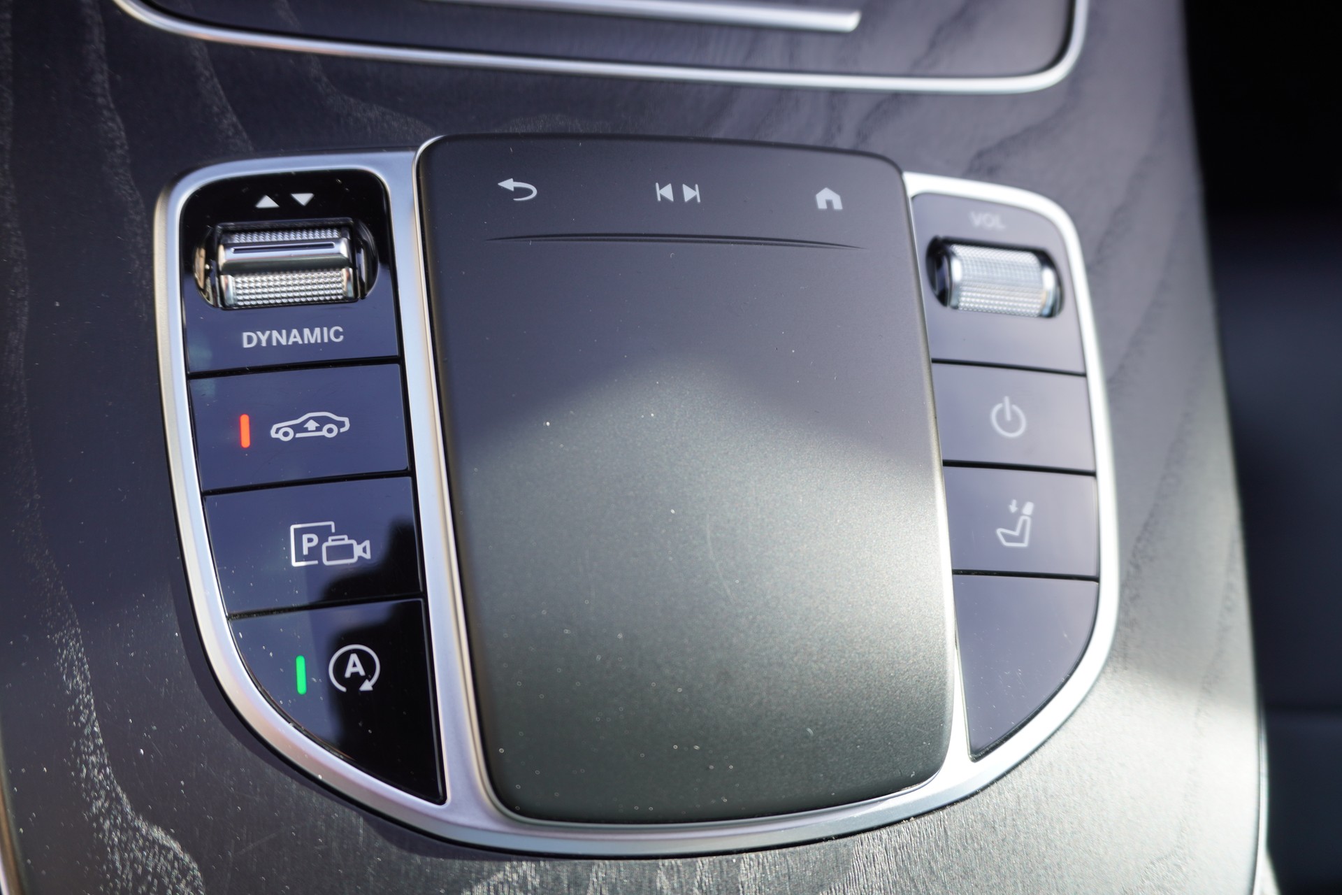 MERCEDES-BENZ E 220 d T 4Matic AMG Line 9G-Tronic-image-40