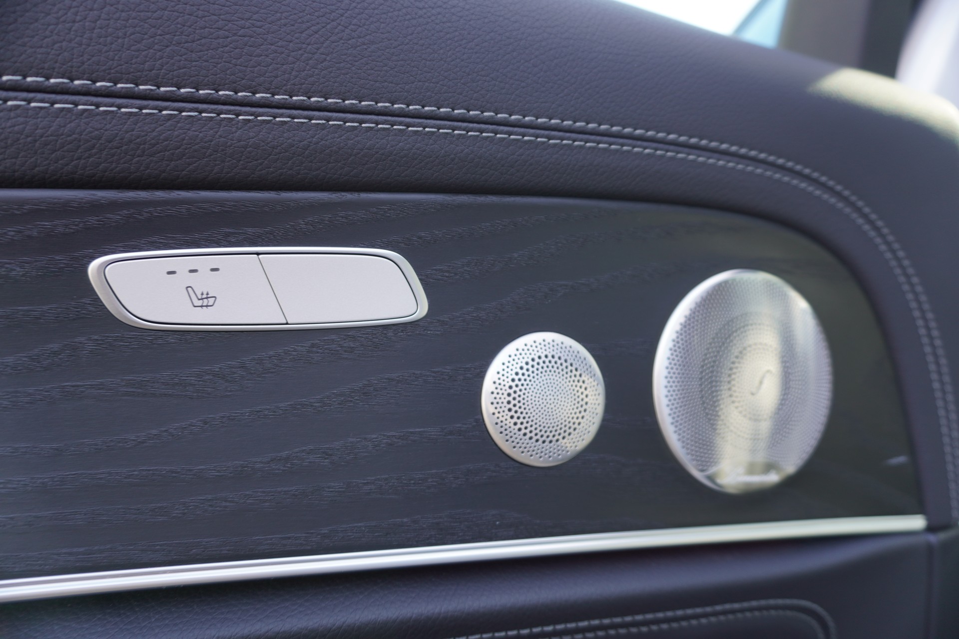 MERCEDES-BENZ E 220 d T 4Matic AMG Line 9G-Tronic-image-24