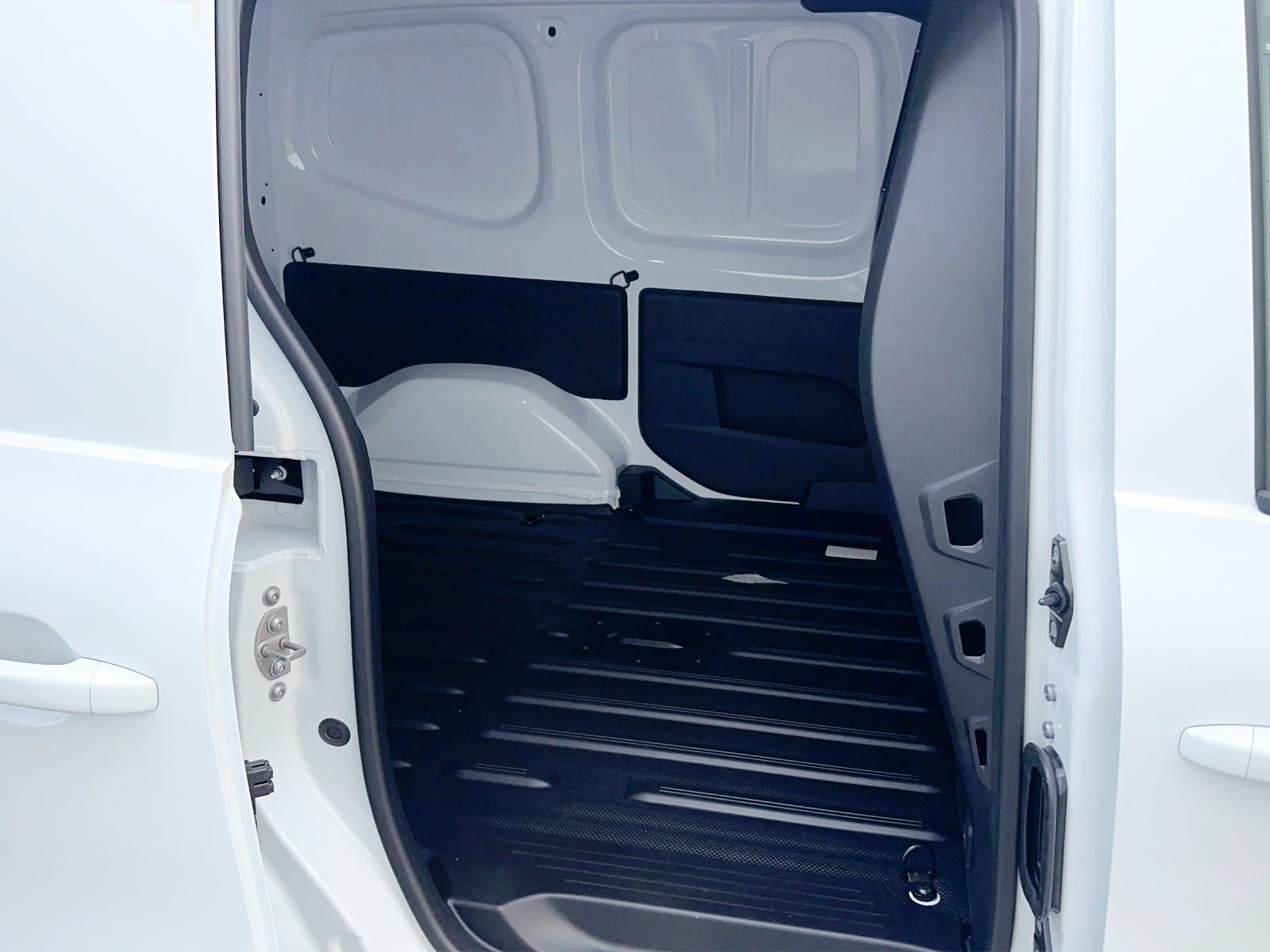 NISSAN Townstar EV45 kWh 22kW L1 Tekna-image-5