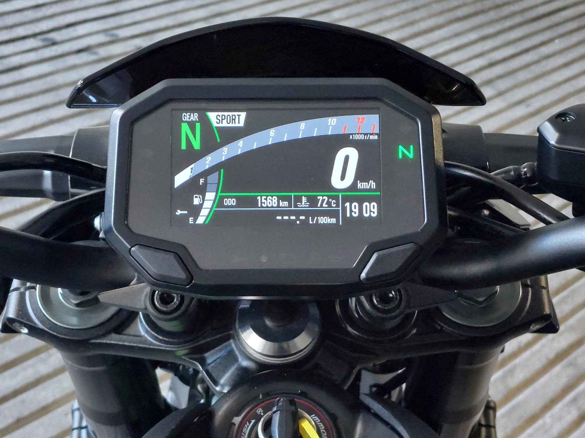 KAWASAKI Z 900-image-6