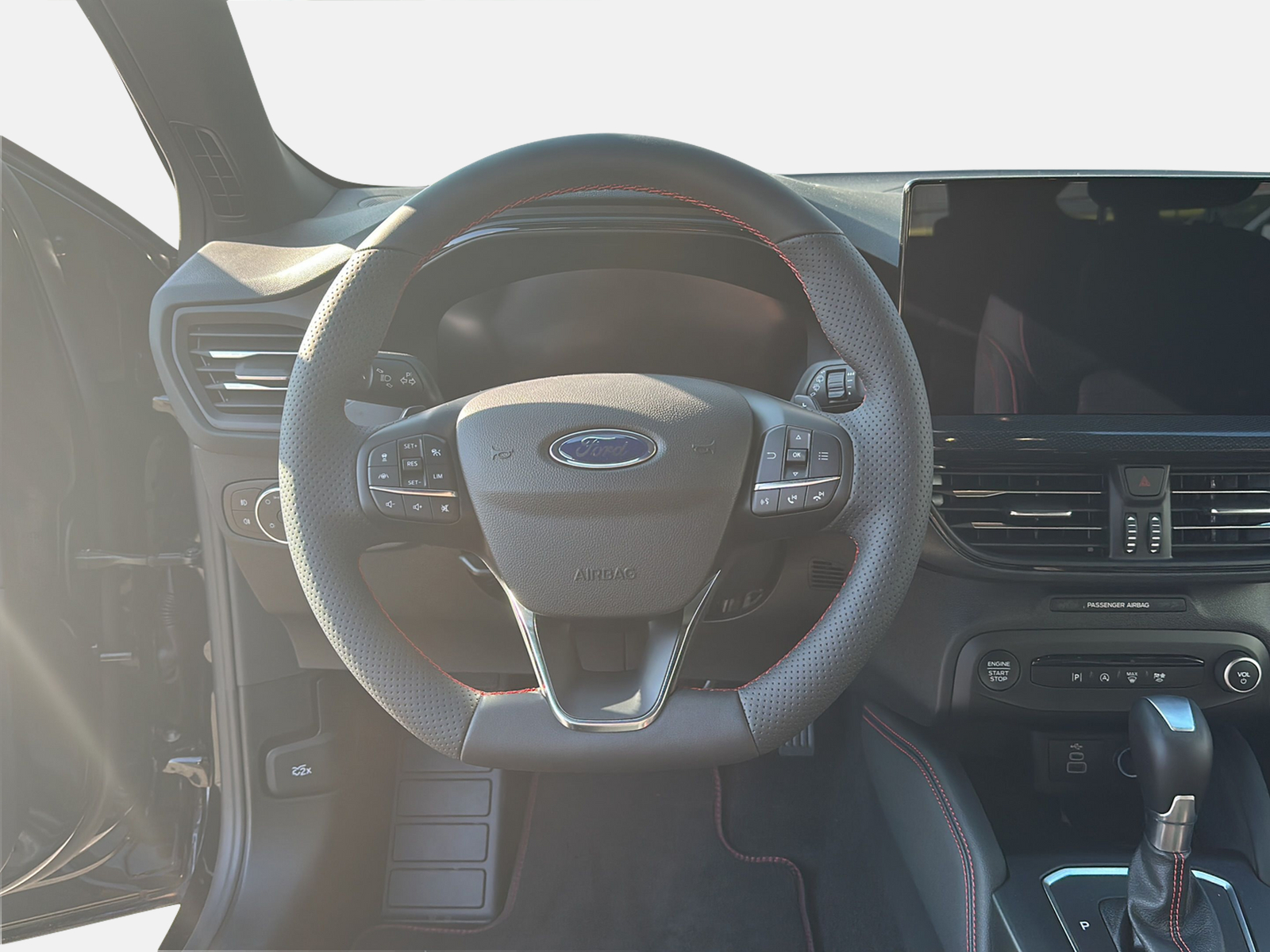 FORD Focus Station Wagon 1.0i EcoB Hybrid 155 ST-Line X-image-11