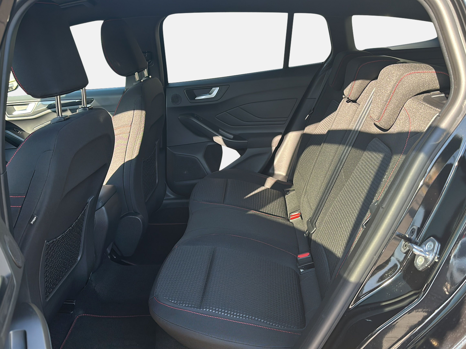 FORD Focus Station Wagon 1.0i EcoB Hybrid 155 ST-Line X-image-12