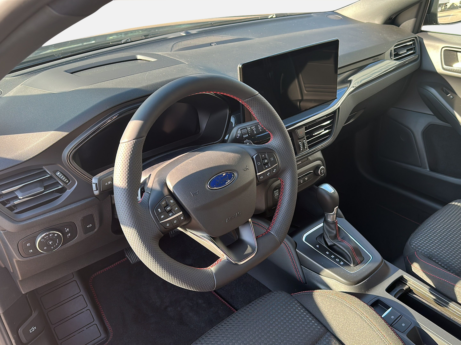 FORD Focus Station Wagon 1.0i EcoB Hybrid 155 ST-Line X-image-10