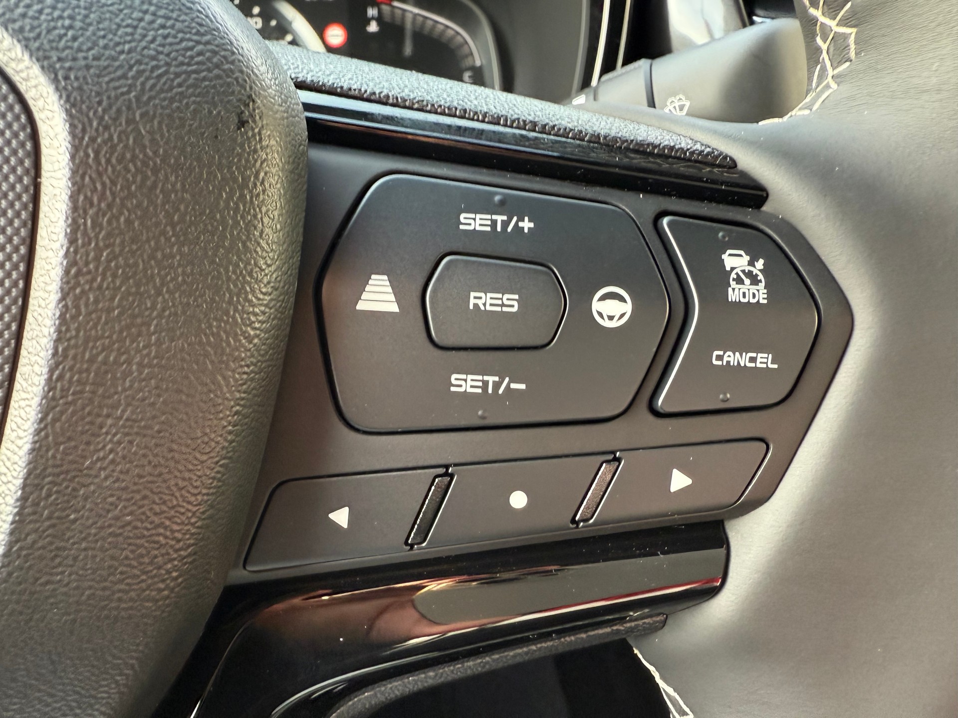 ISUZU D-MAX 1.9 CrewCab N60 Nitro Sport 4x4 Automat 5 JAHRE GARANTIE Nur bei Garage Zöllig - Finanzierung OHNE Zins möglich!-image-12