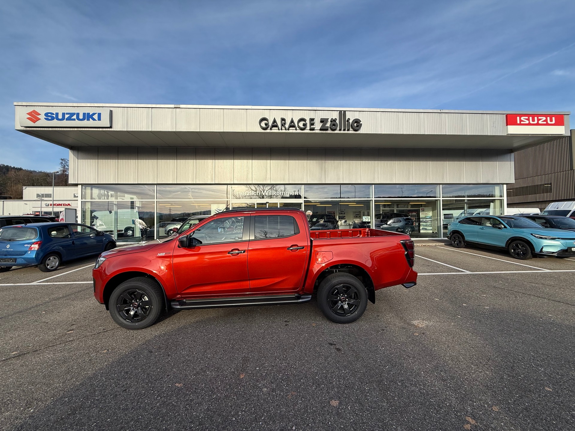 ISUZU D-MAX 1.9 CrewCab N60 Nitro Sport 4x4 Automat 5 JAHRE GARANTIE Nur bei Garage Zöllig - Finanzierung OHNE Zins möglich!-showroom-element-2