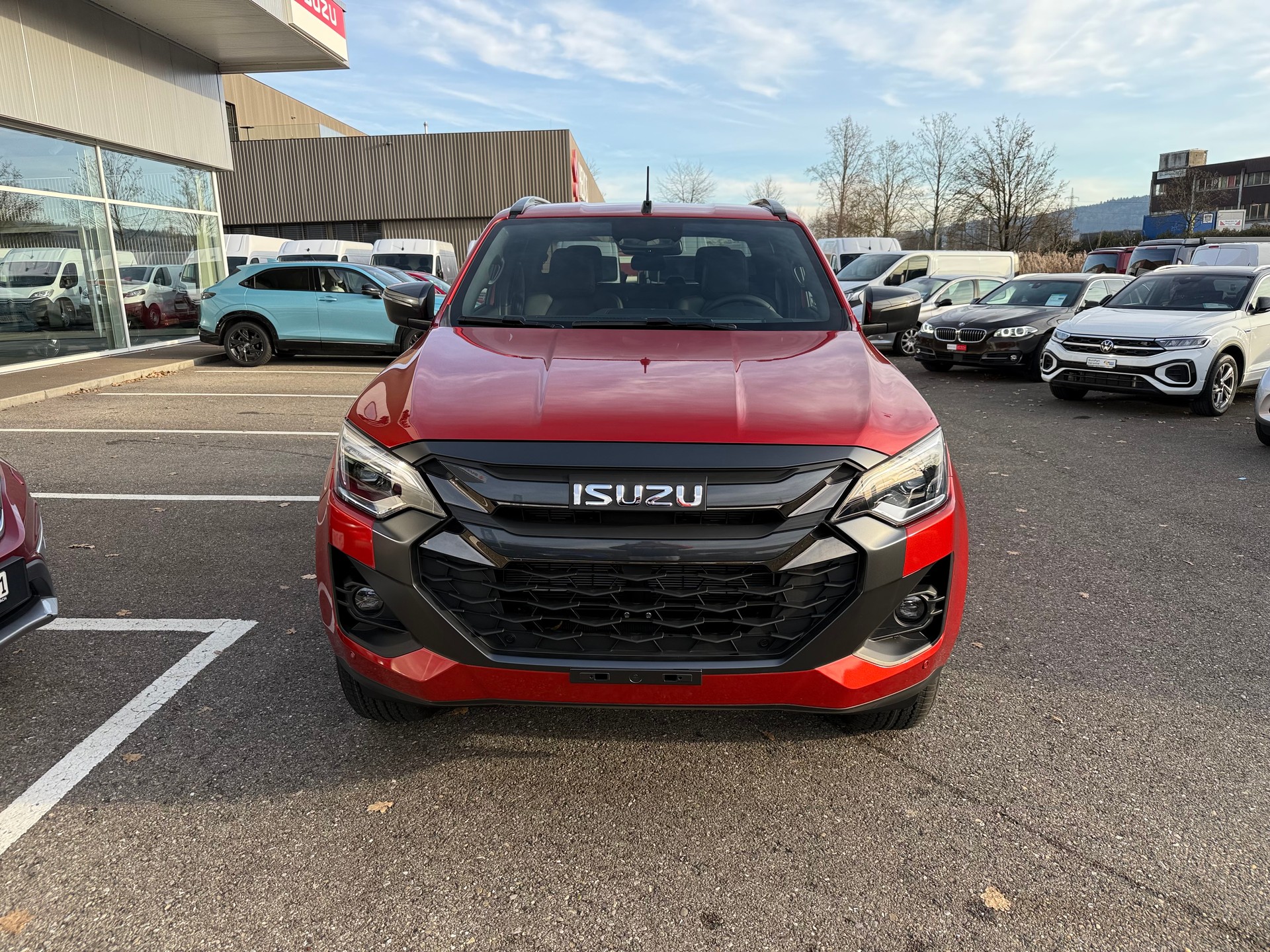 ISUZU D-MAX 1.9 CrewCab N60 Nitro Sport 4x4 Automat 5 JAHRE GARANTIE Nur bei Garage Zöllig - Finanzierung OHNE Zins möglich!-showroom-element-1