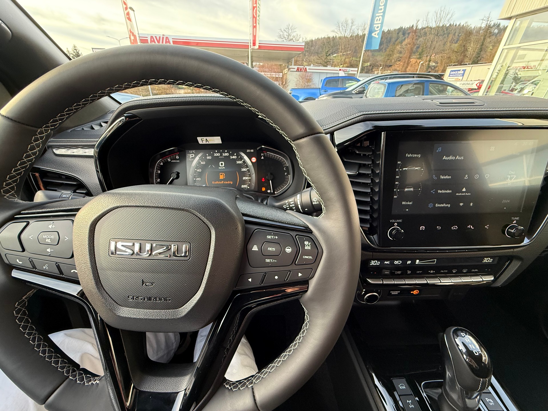 ISUZU D-MAX 1.9 CrewCab N60 Nitro Sport 4x4 Automat 5 JAHRE GARANTIE Nur bei Garage Zöllig - Finanzierung OHNE Zins möglich!-image-9