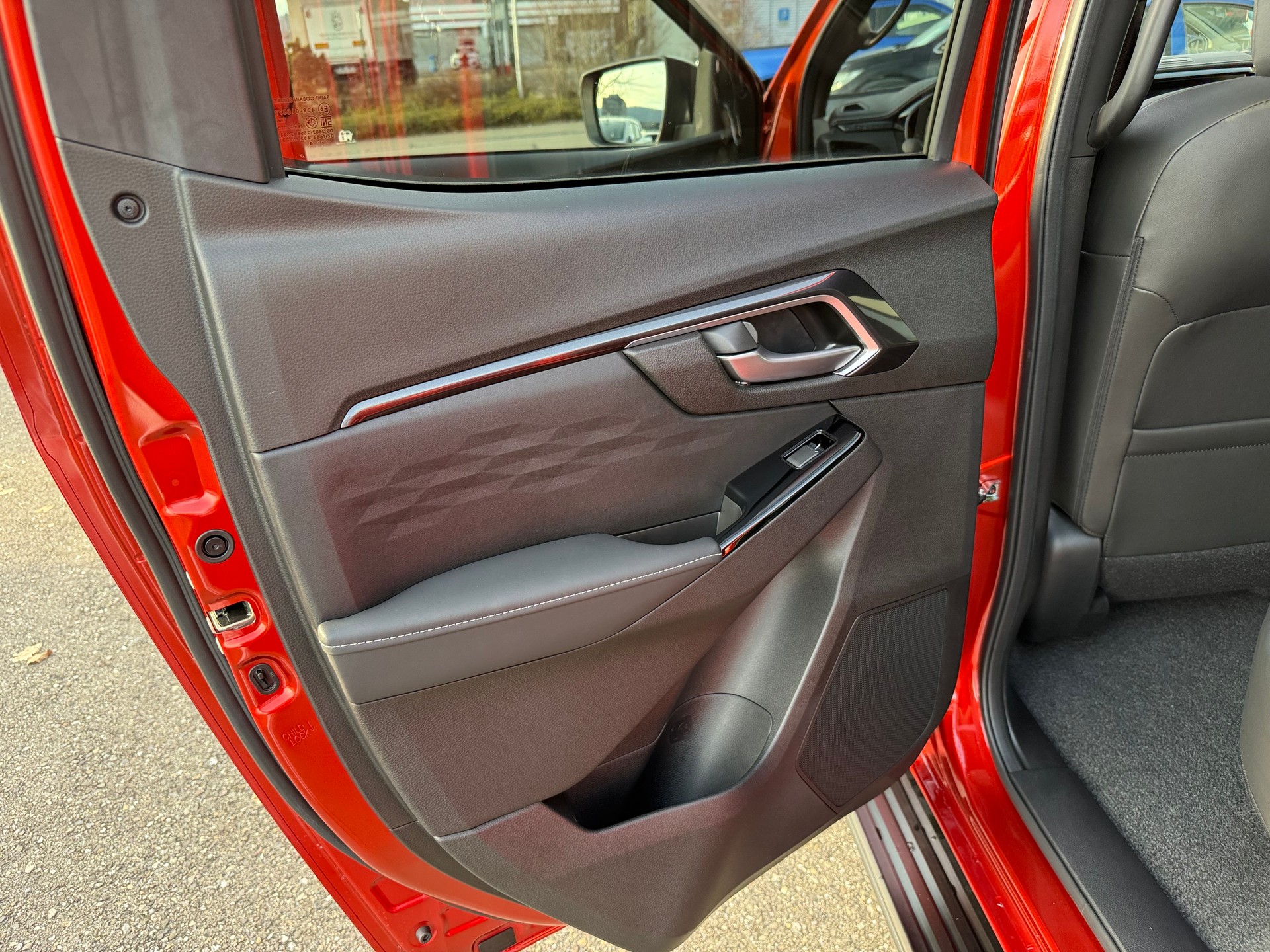 ISUZU D-MAX 1.9 CrewCab N60 Nitro Sport 4x4 Automat 5 JAHRE GARANTIE Nur bei Garage Zöllig - Finanzierung OHNE Zins möglich!-image-19