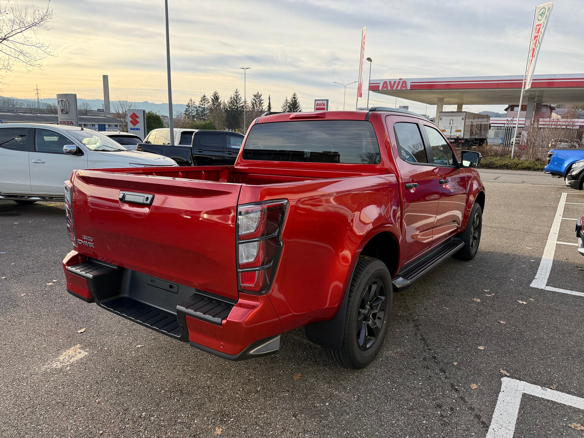 ISUZU D-MAX 1.9 CrewCab N60 Nitro Sport 4x4 Automat 5 JAHRE GARANTIE Nur bei Garage Zöllig - Finanzierung OHNE Zins möglich!-image-5