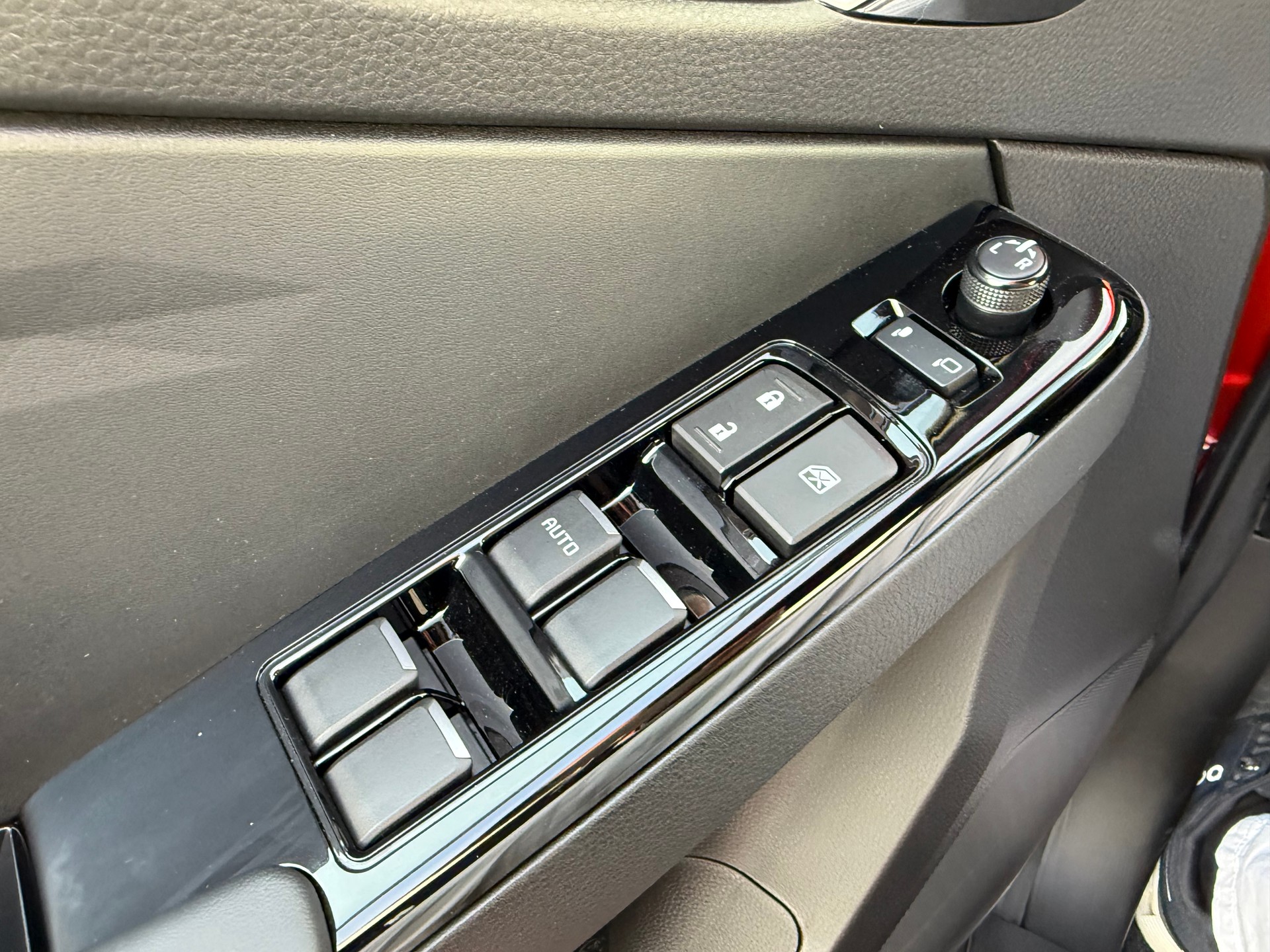 ISUZU D-MAX 1.9 CrewCab N60 Nitro Sport 4x4 Automat 5 JAHRE GARANTIE Nur bei Garage Zöllig - Finanzierung OHNE Zins möglich!-image-17