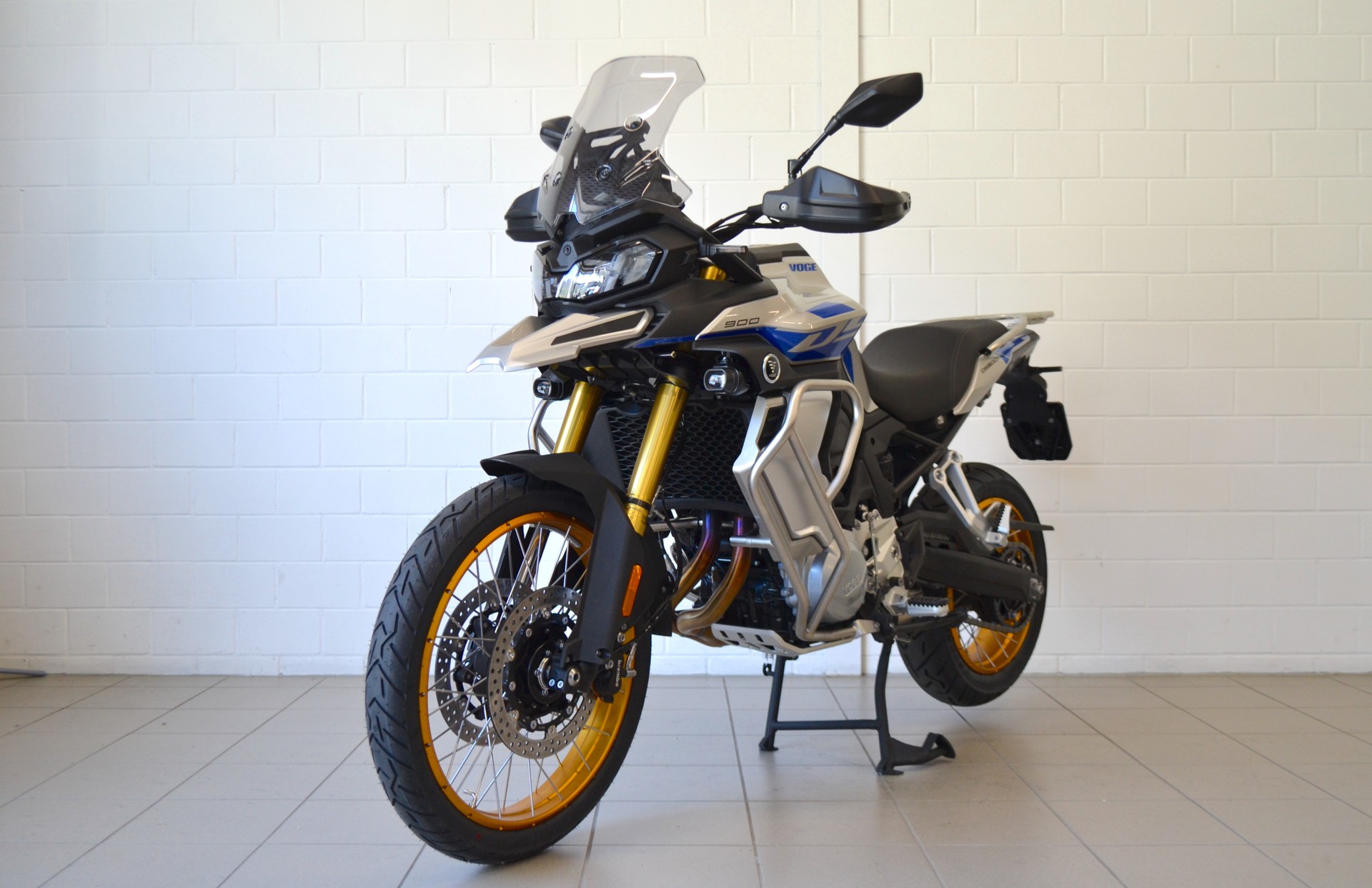 VOGE 900DSX-image-1