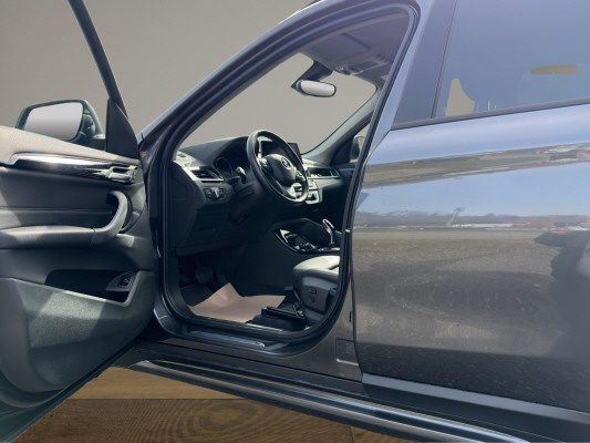 BMW X1 xDrive 18d Sport Line-image-8