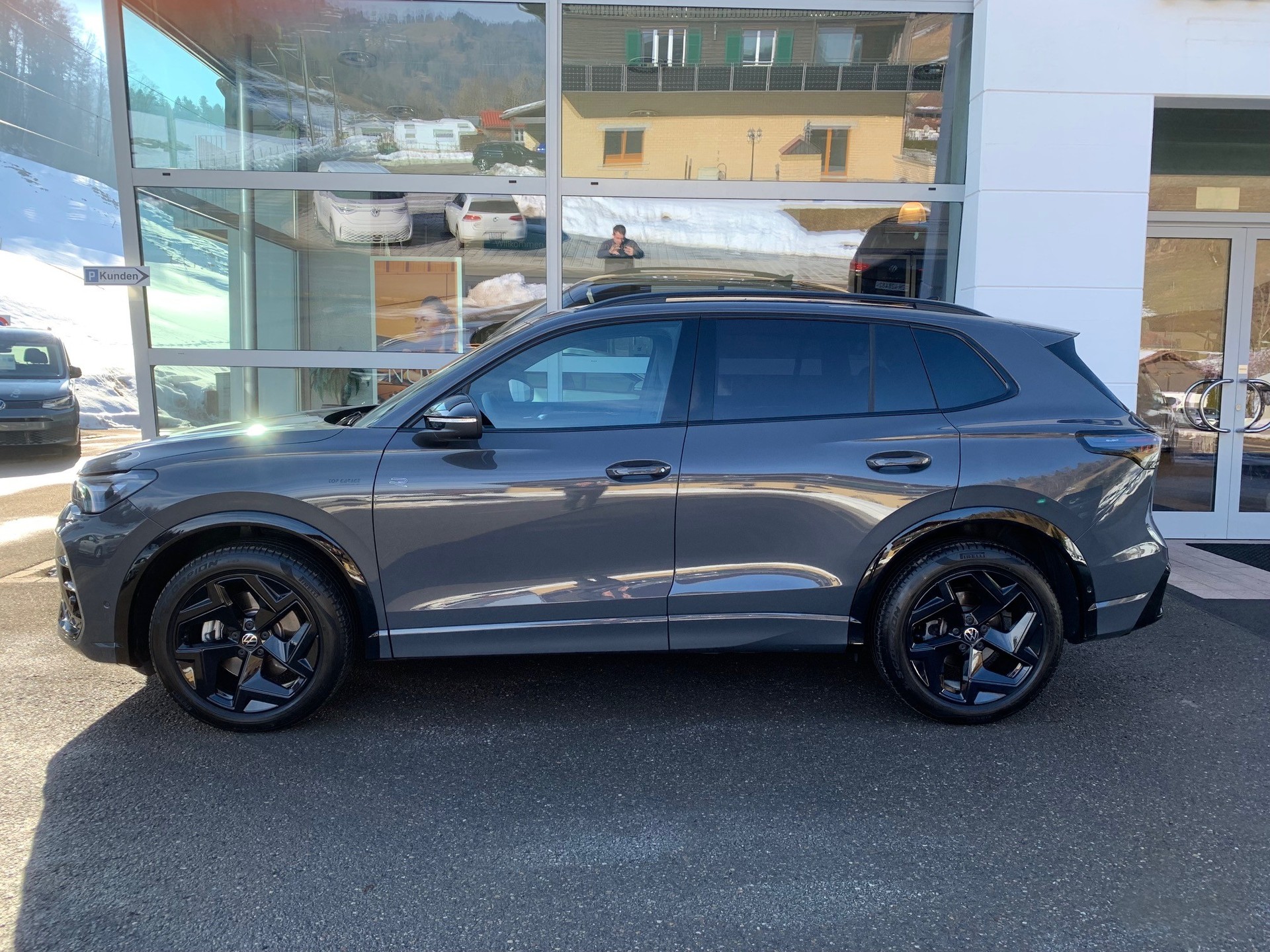 VW Tiguan 2.0 TDI SCR R-Line 4Motion DSG-image-3