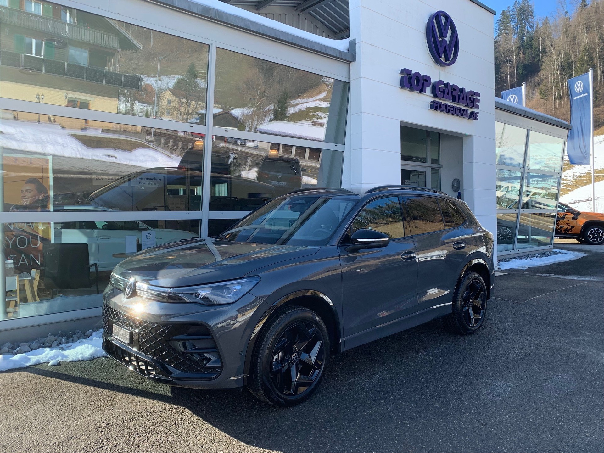VW Tiguan 2.0 TDI SCR R-Line 4Motion DSG-image-0