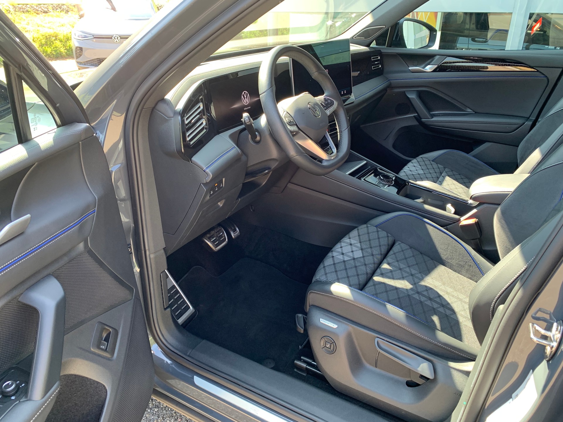 VW Tiguan 2.0 TDI SCR R-Line 4Motion DSG-image-7