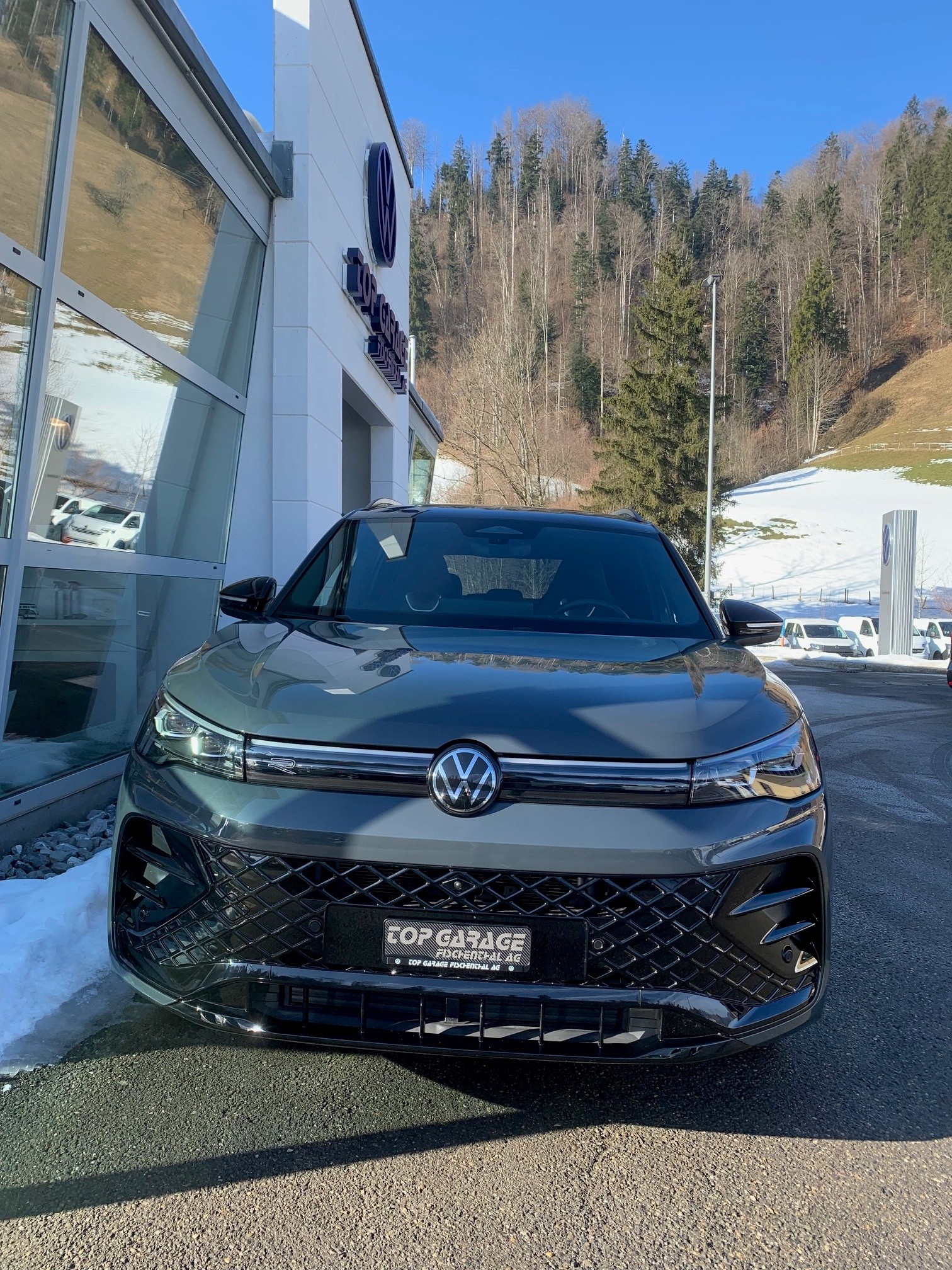VW Tiguan 2.0 TDI SCR R-Line 4Motion DSG-image-2