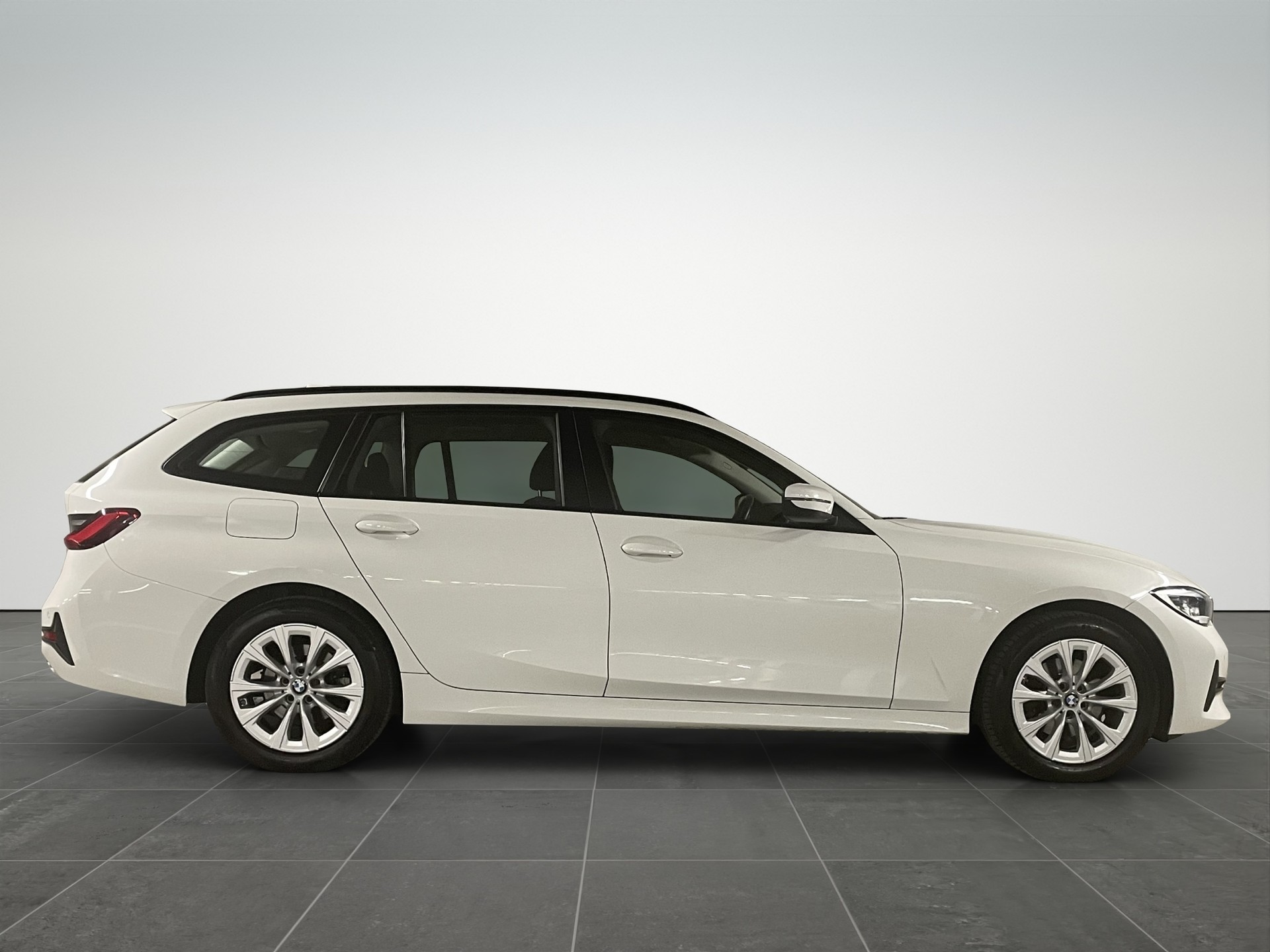 BMW 320d xDrive 48V Touring Steptronic-image-4