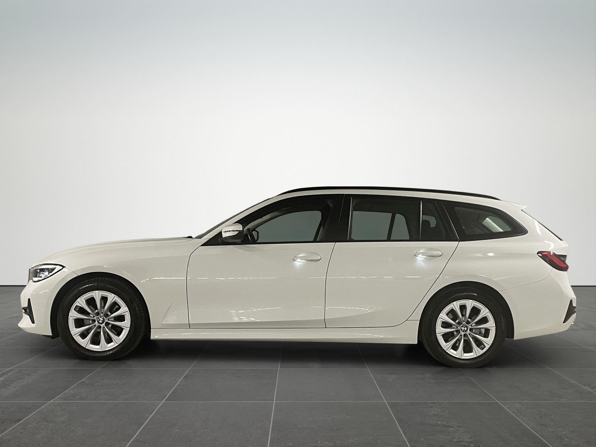 BMW 320d xDrive 48V Touring Steptronic-image-5