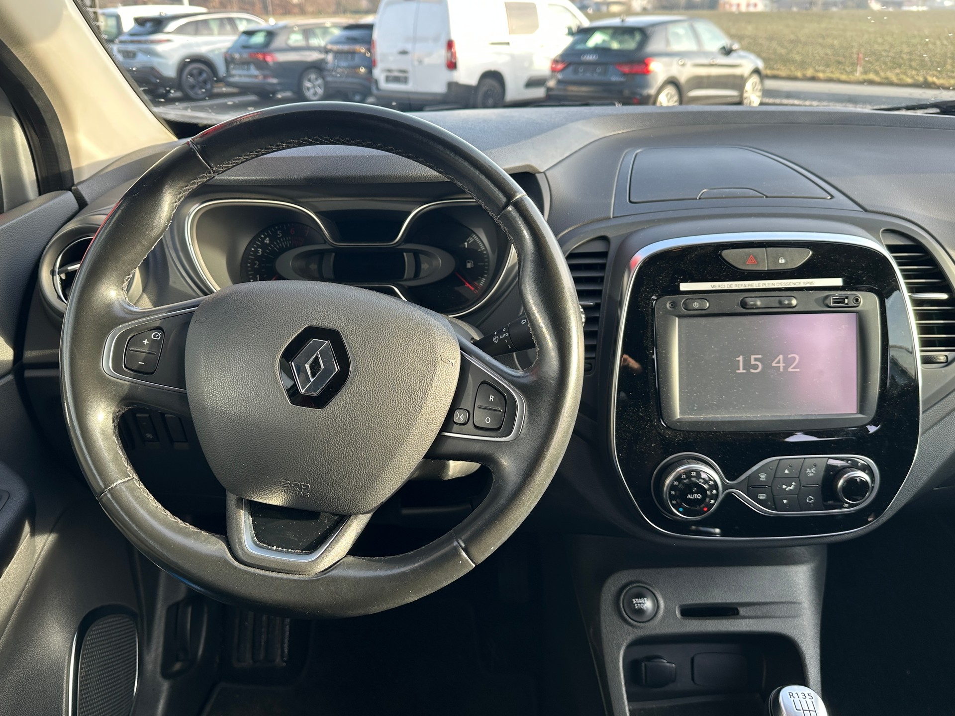RENAULT Captur 1.2 T 16V Intens-image-6