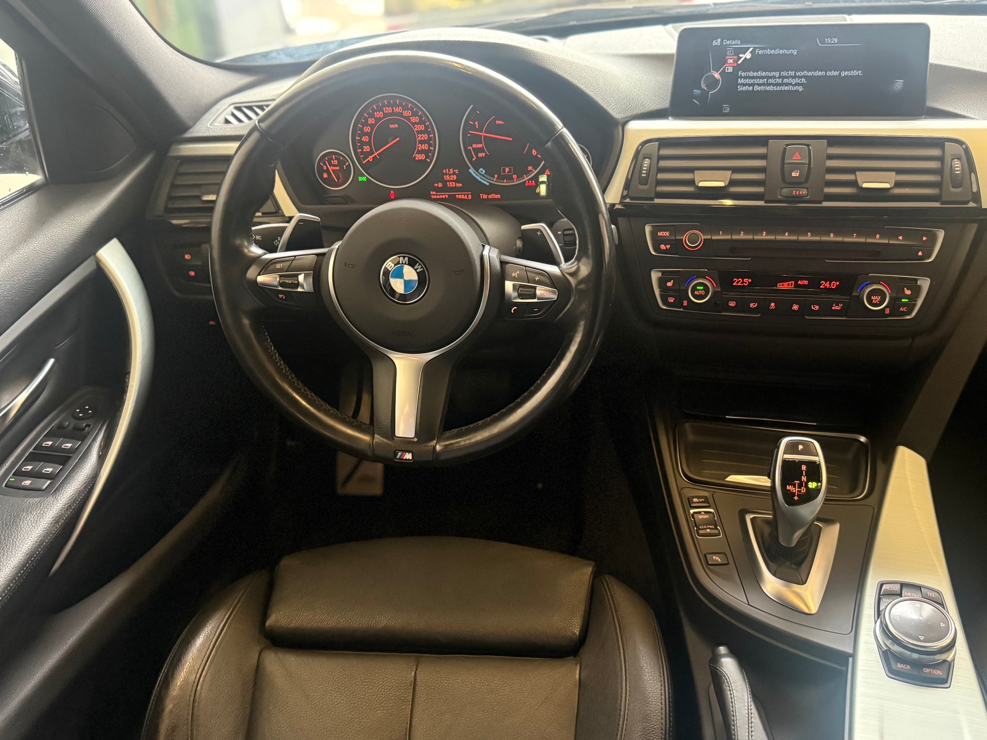 BMW 330d xDrive Touring Steptronic-image-10