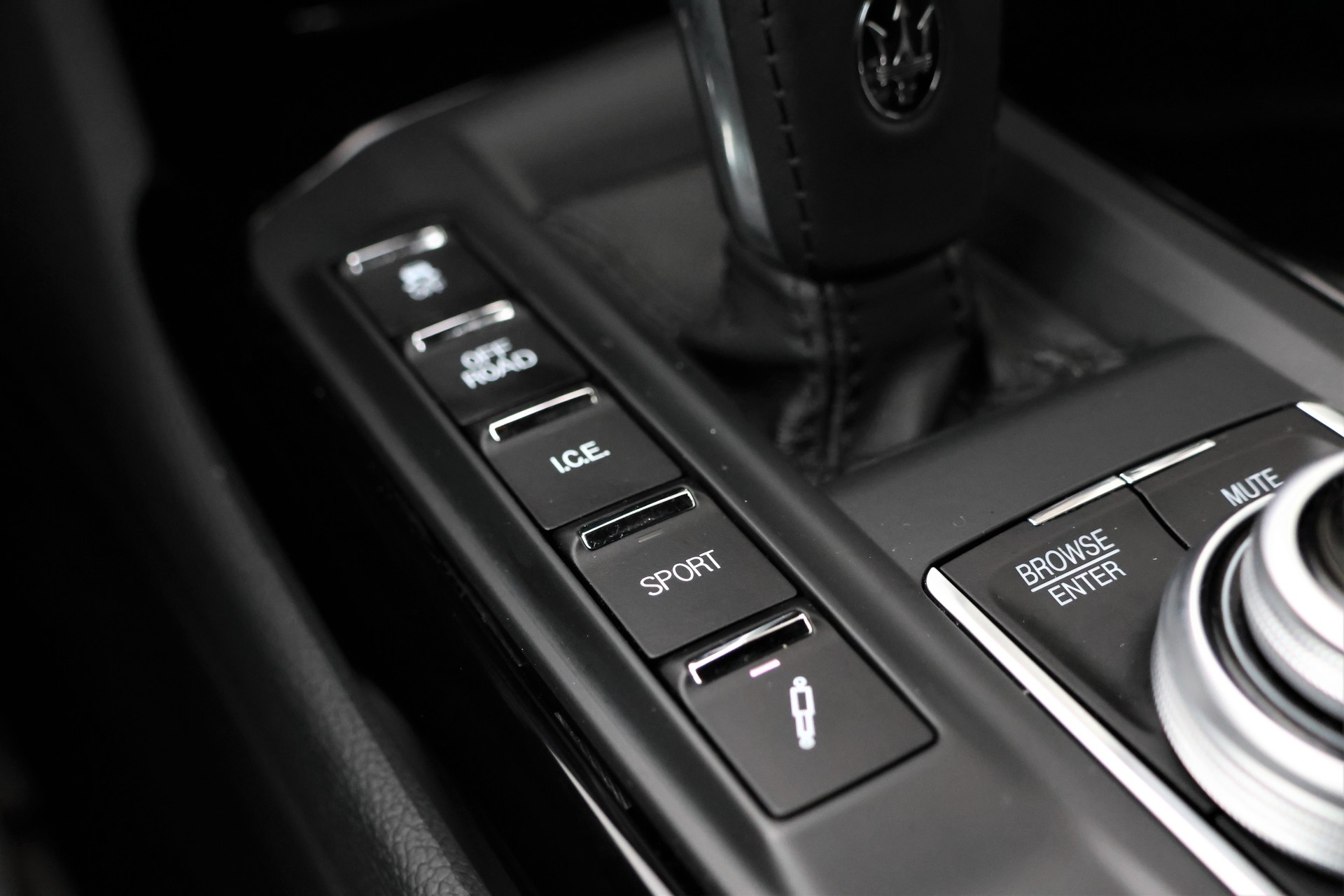 MASERATI Levante 2.0 MHEV GT Hybrid Automatica (CH) + 2.7T AHK-image-27