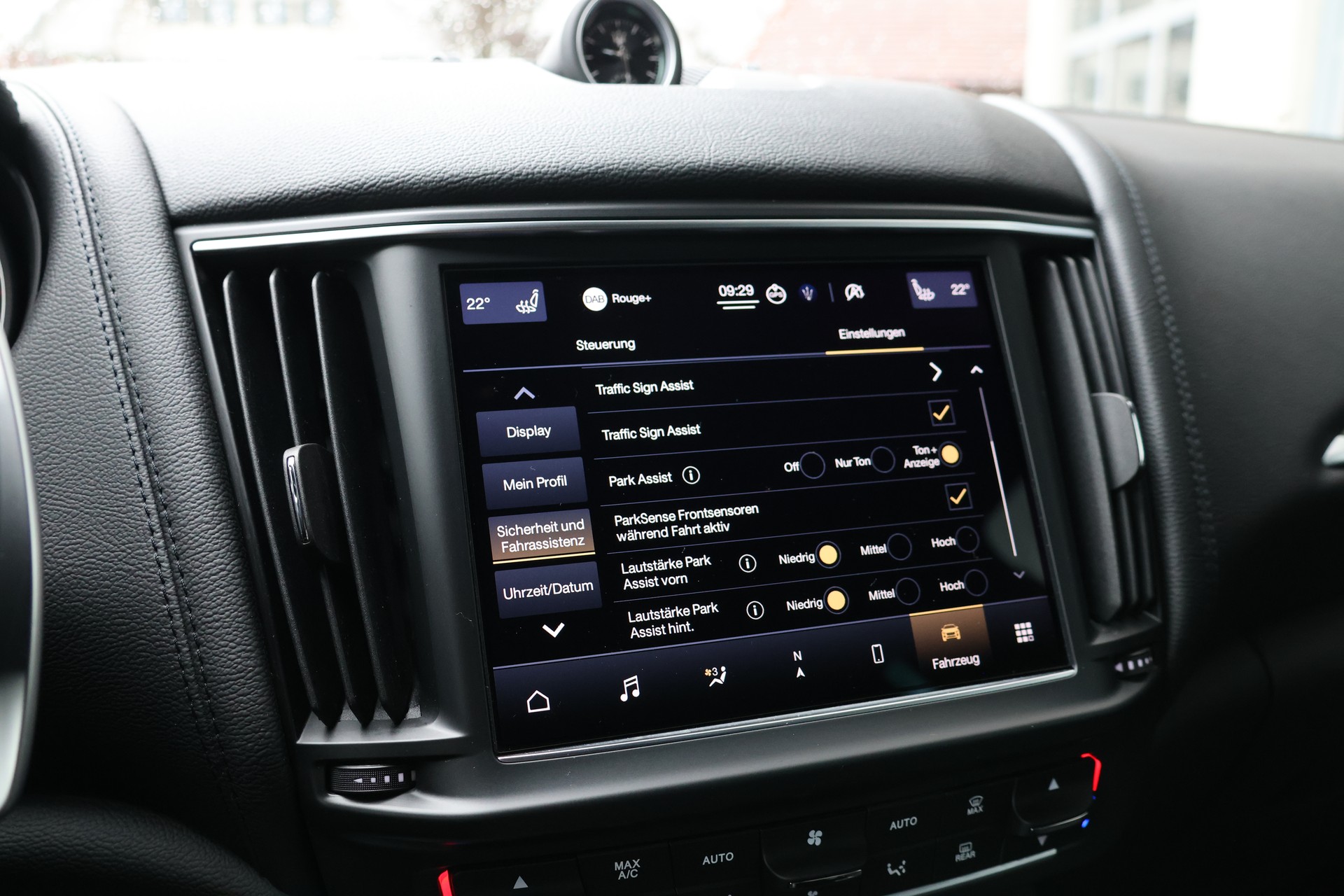 MASERATI Levante 2.0 MHEV GT Hybrid Automatica (CH) + 2.7T AHK-image-24