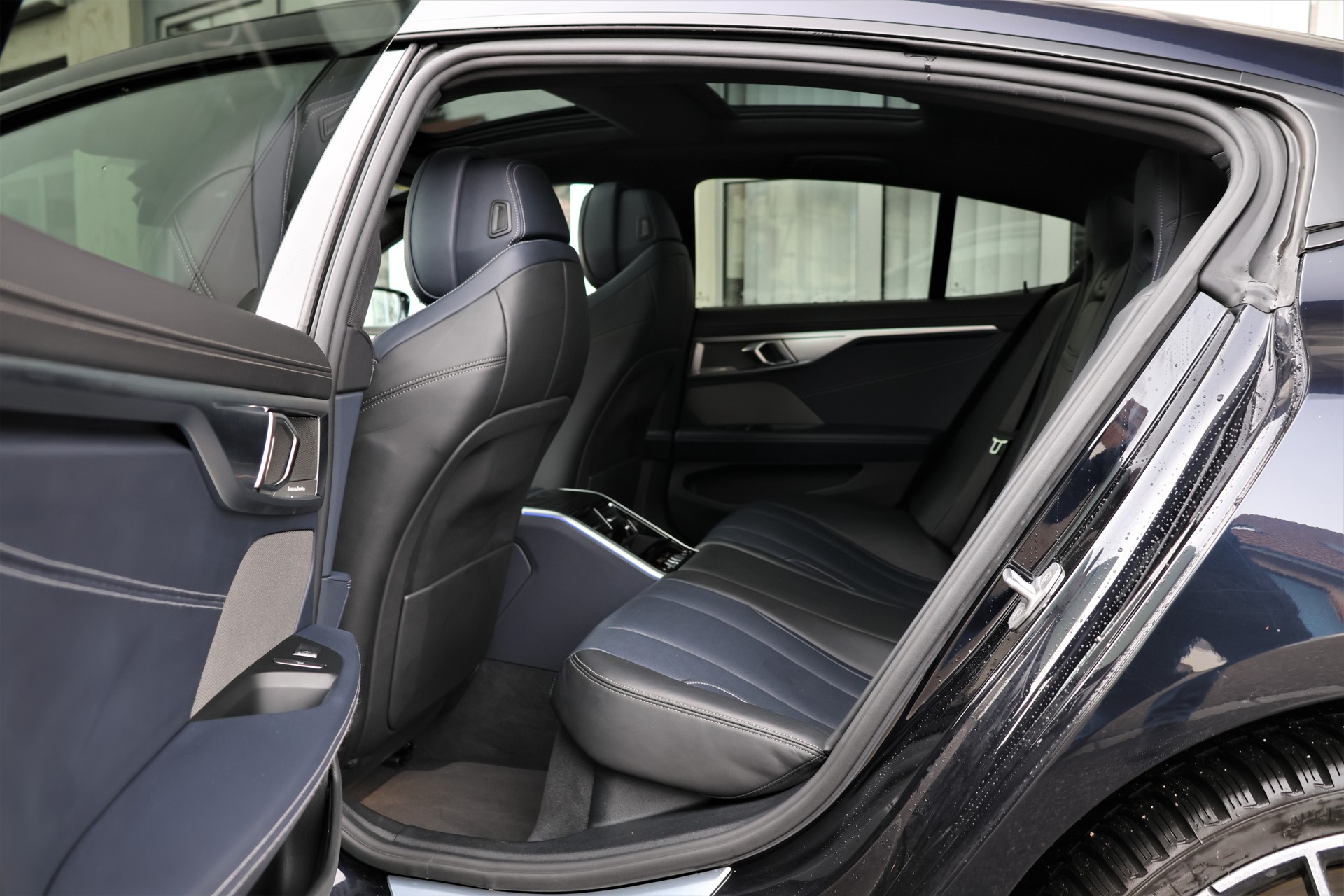 BMW 840i xDrive M Sport Steptronic-image-11