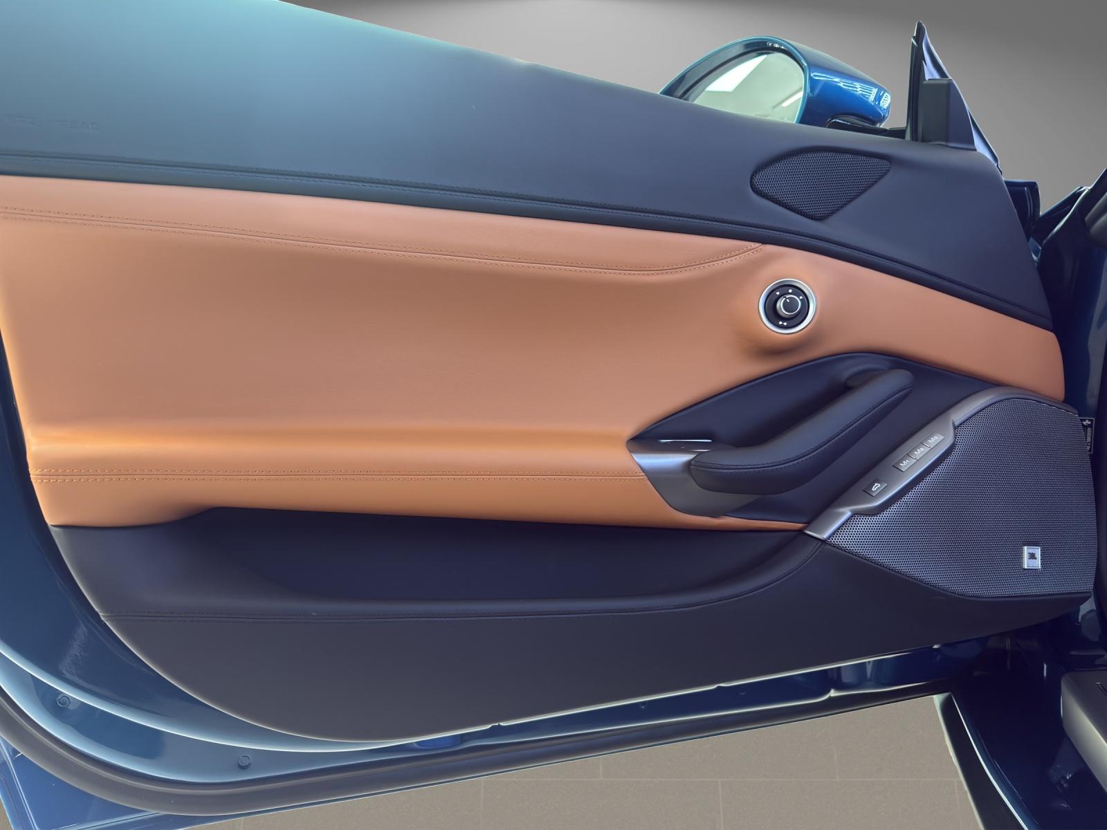 FERRARI Portofino M 3.9 Turbo-image-12