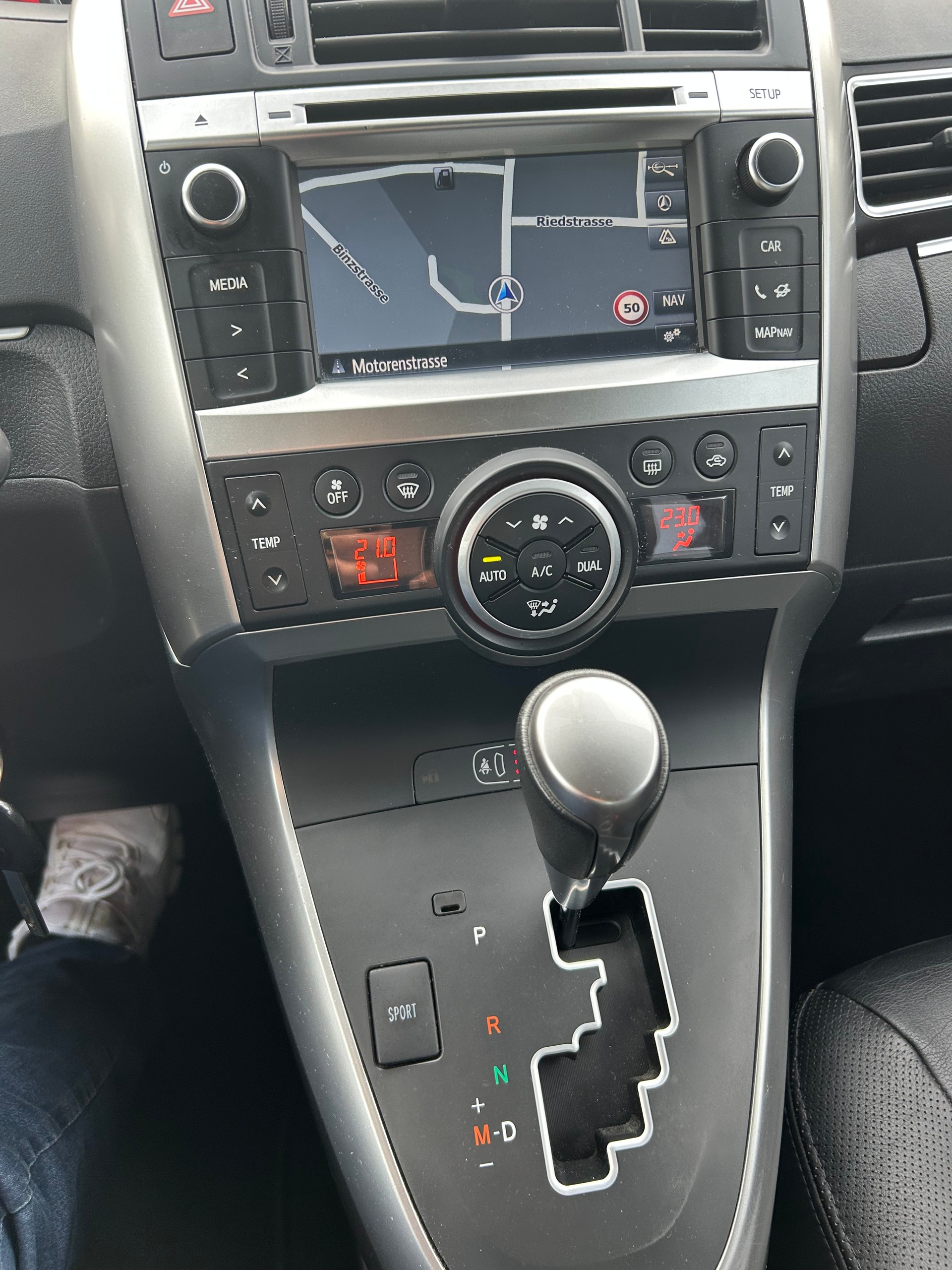 TOYOTA Verso 1.8 Swiss Trend Multidrive S-showroom-element-1