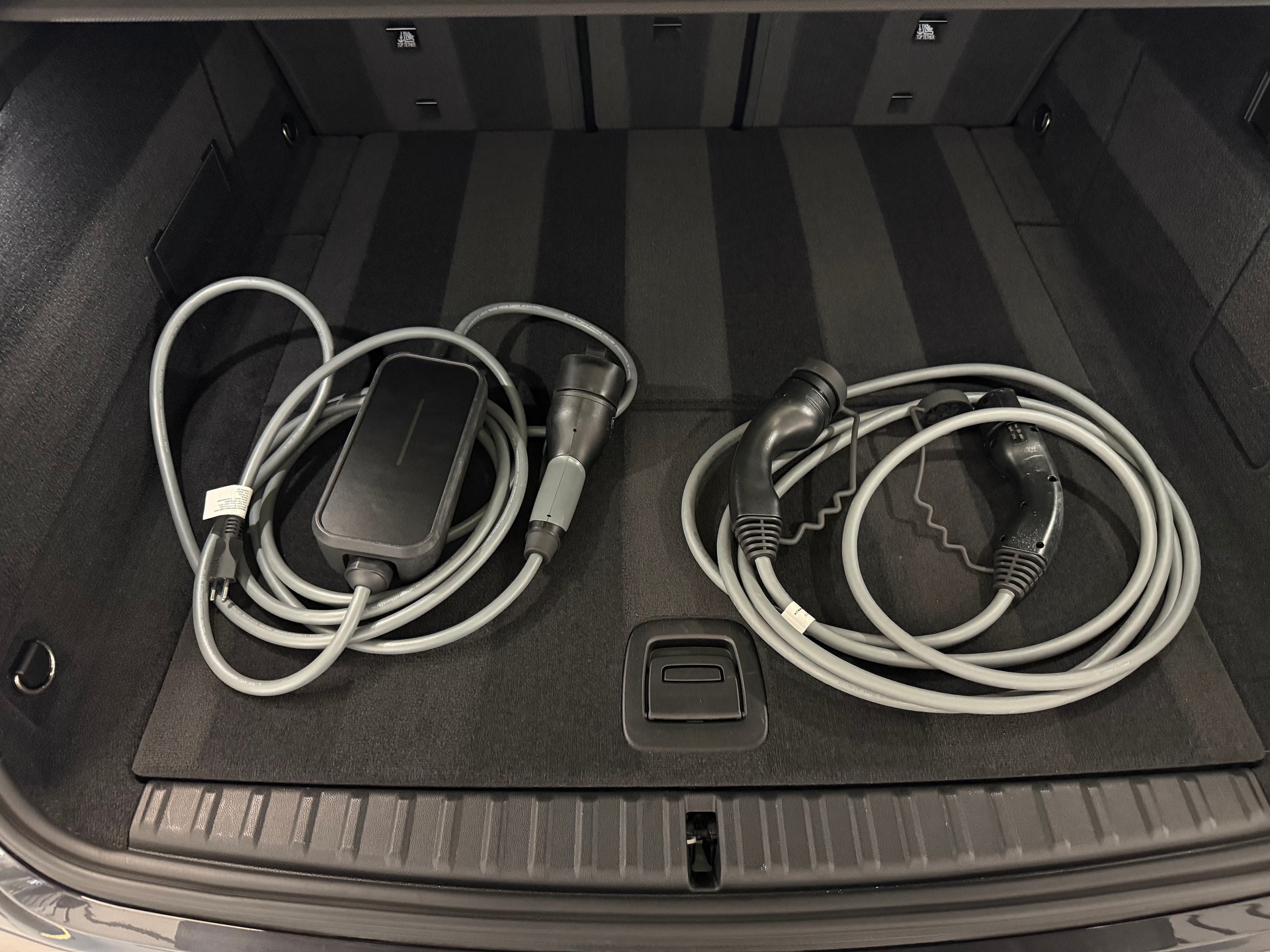 BMW iX xDrive40 Launch Edition | SOH 99.98%-image-10