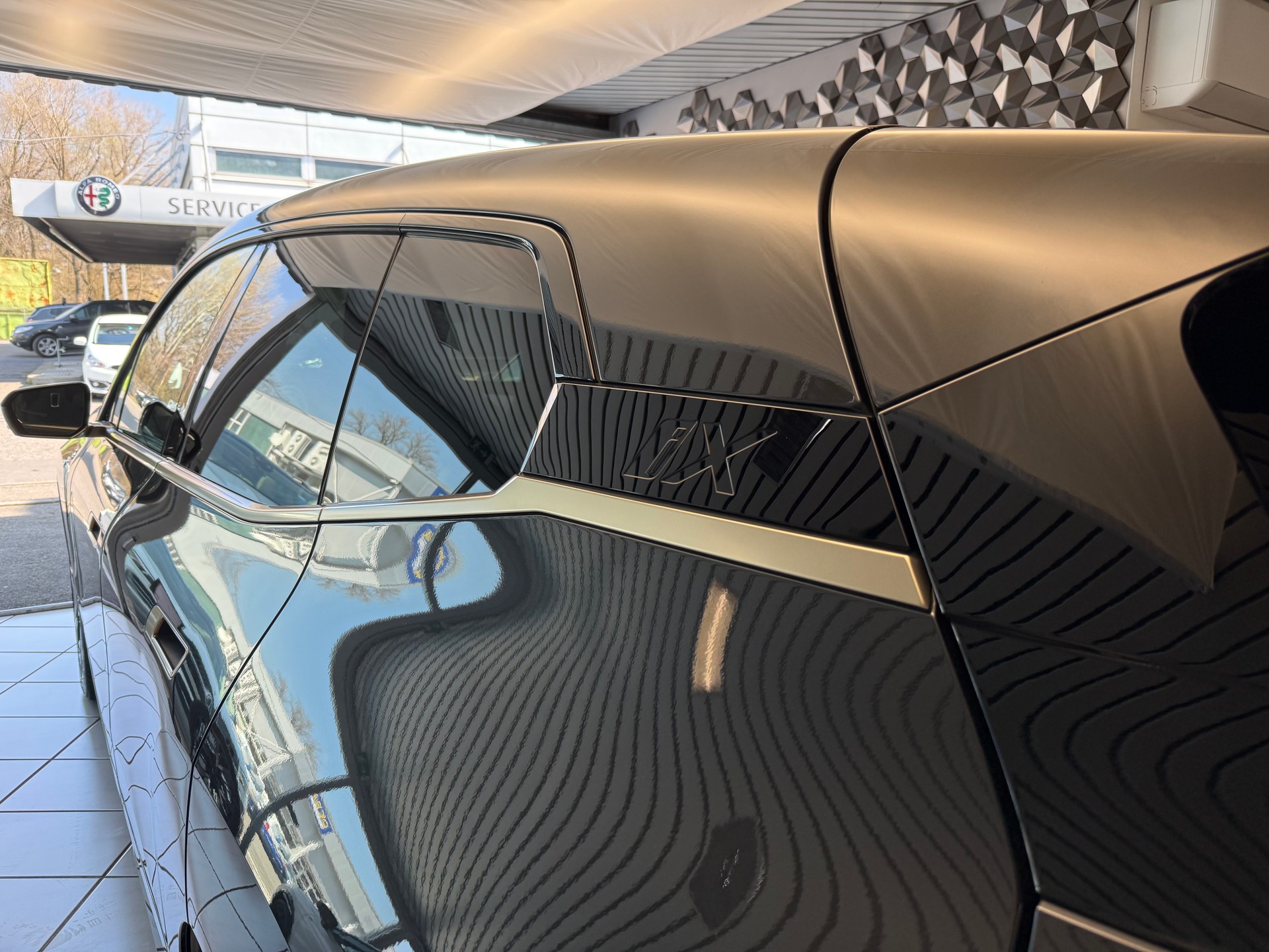 BMW iX xDrive40 Launch Edition | SOH 99.98%-image-24